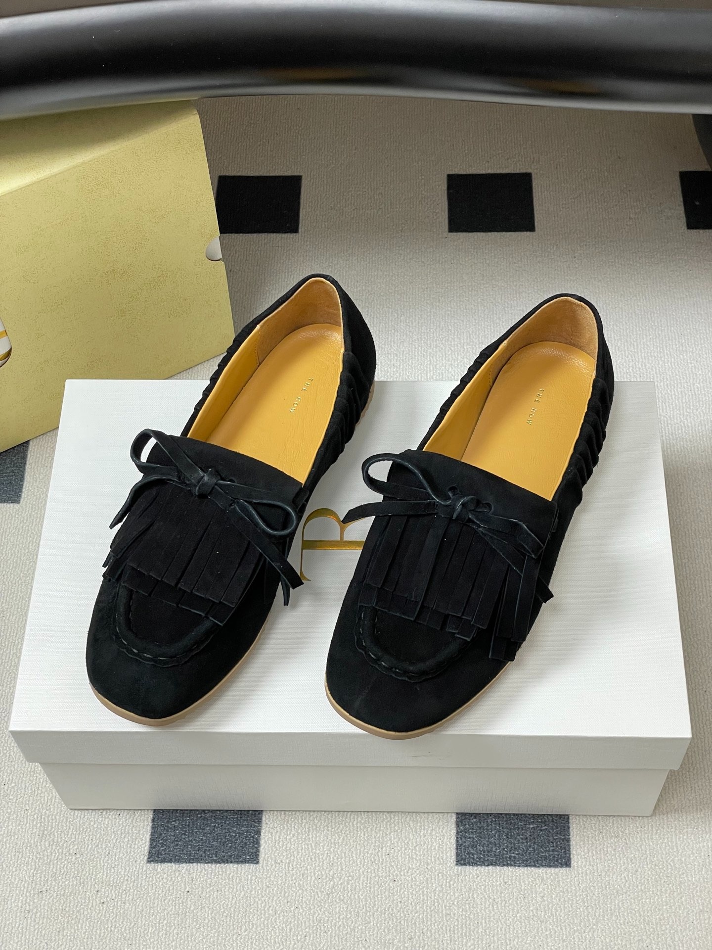 더로우 26 봄여름 신상 리본 태슬 플랫 로퍼