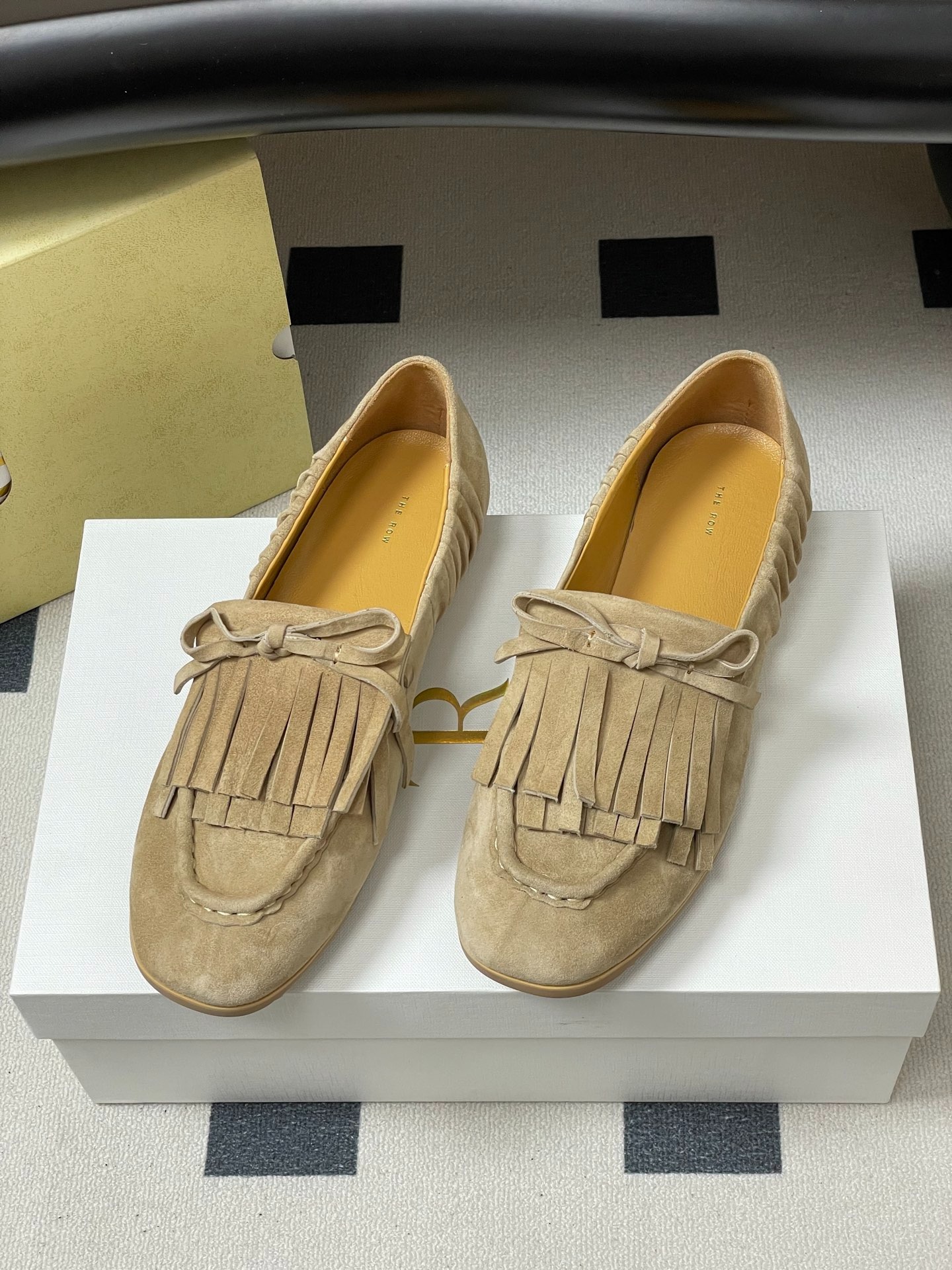 더로우 26 봄여름 신상 리본 태슬 플랫 로퍼