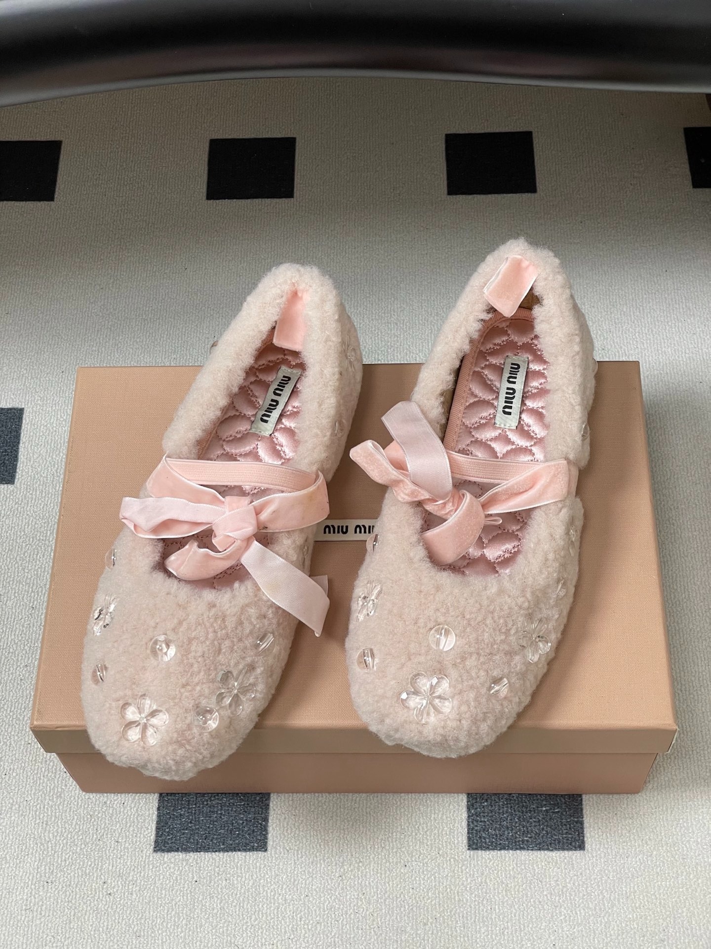 미우미우 리본 메리제인 양털 발레화
