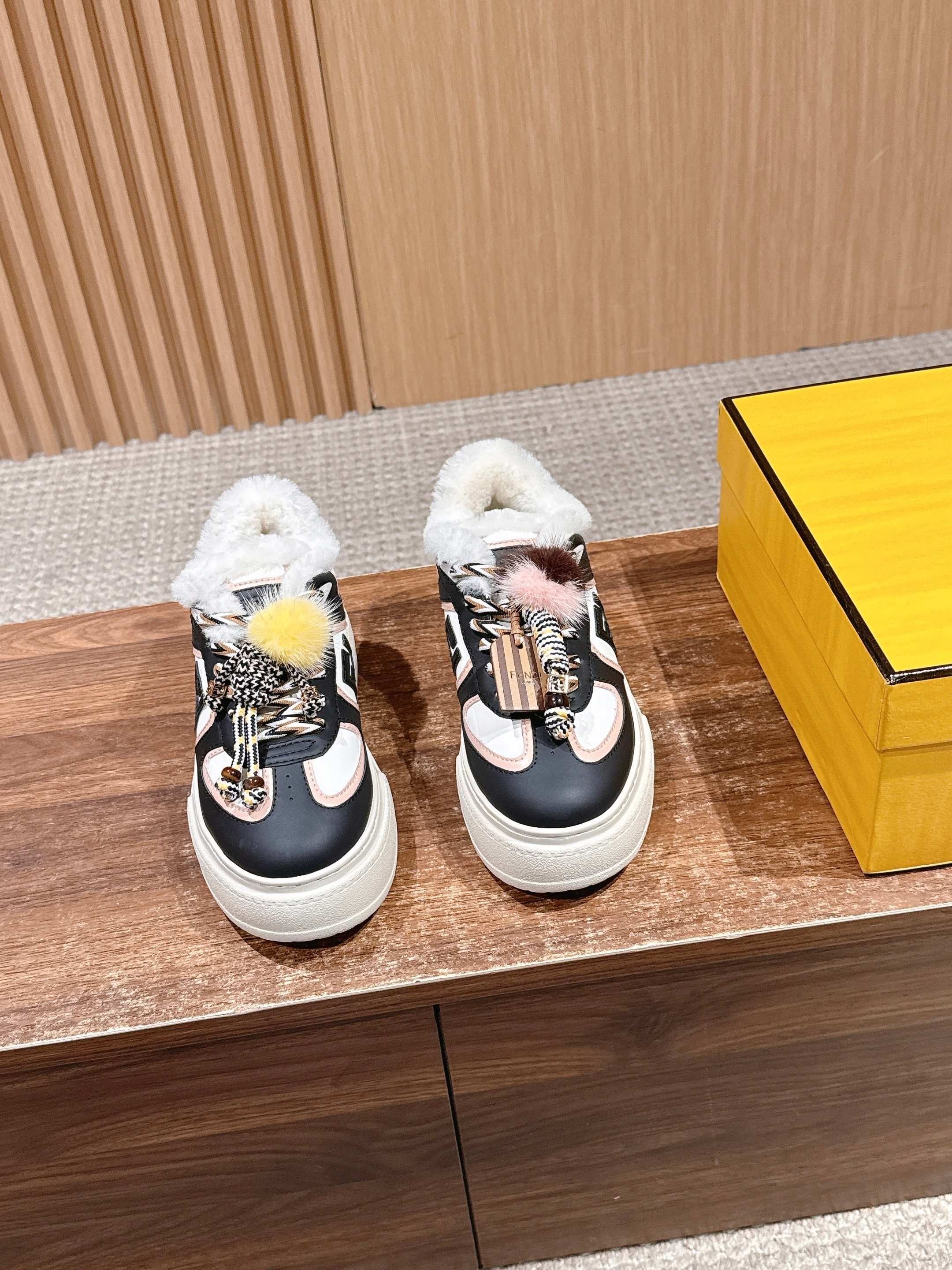 펜디 신상 통굽 스니커즈
