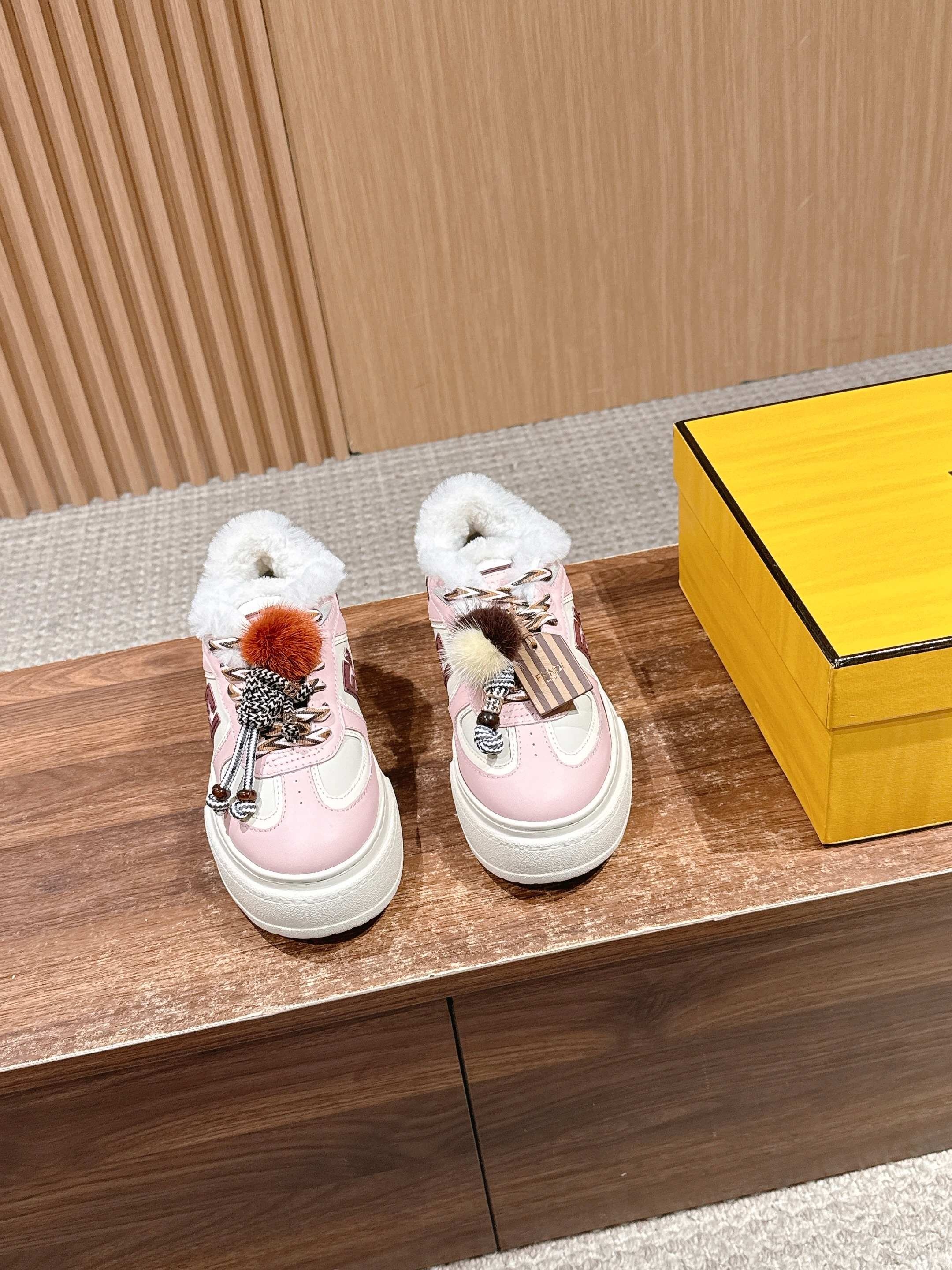 펜디 신상 통굽 스니커즈