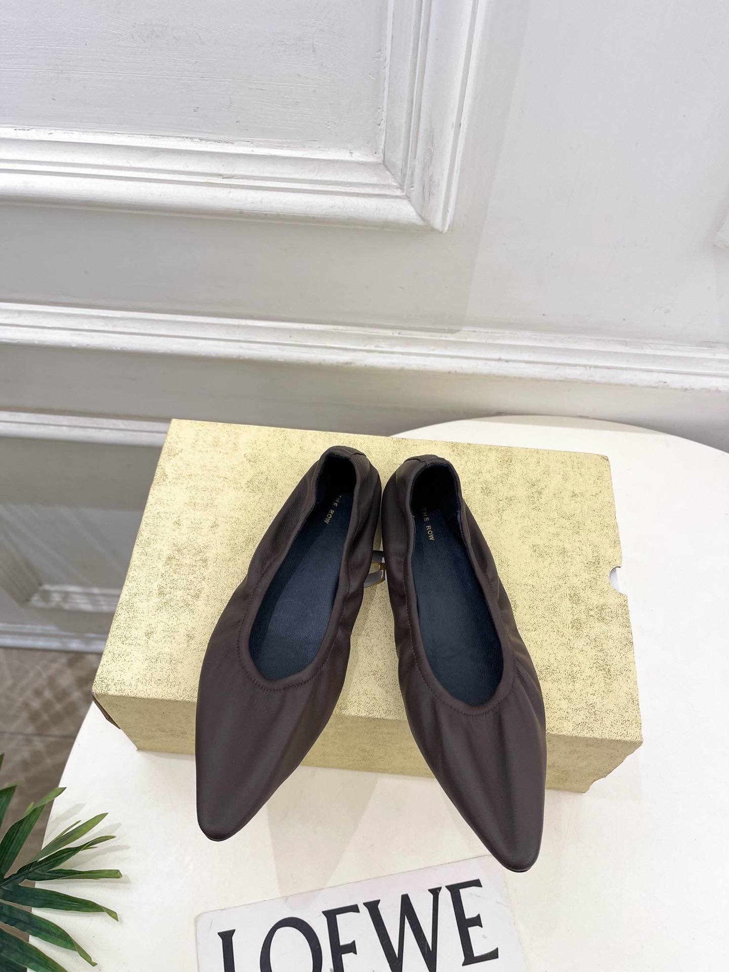 더로우 26 봄여름 신상 스틸레토 플랫