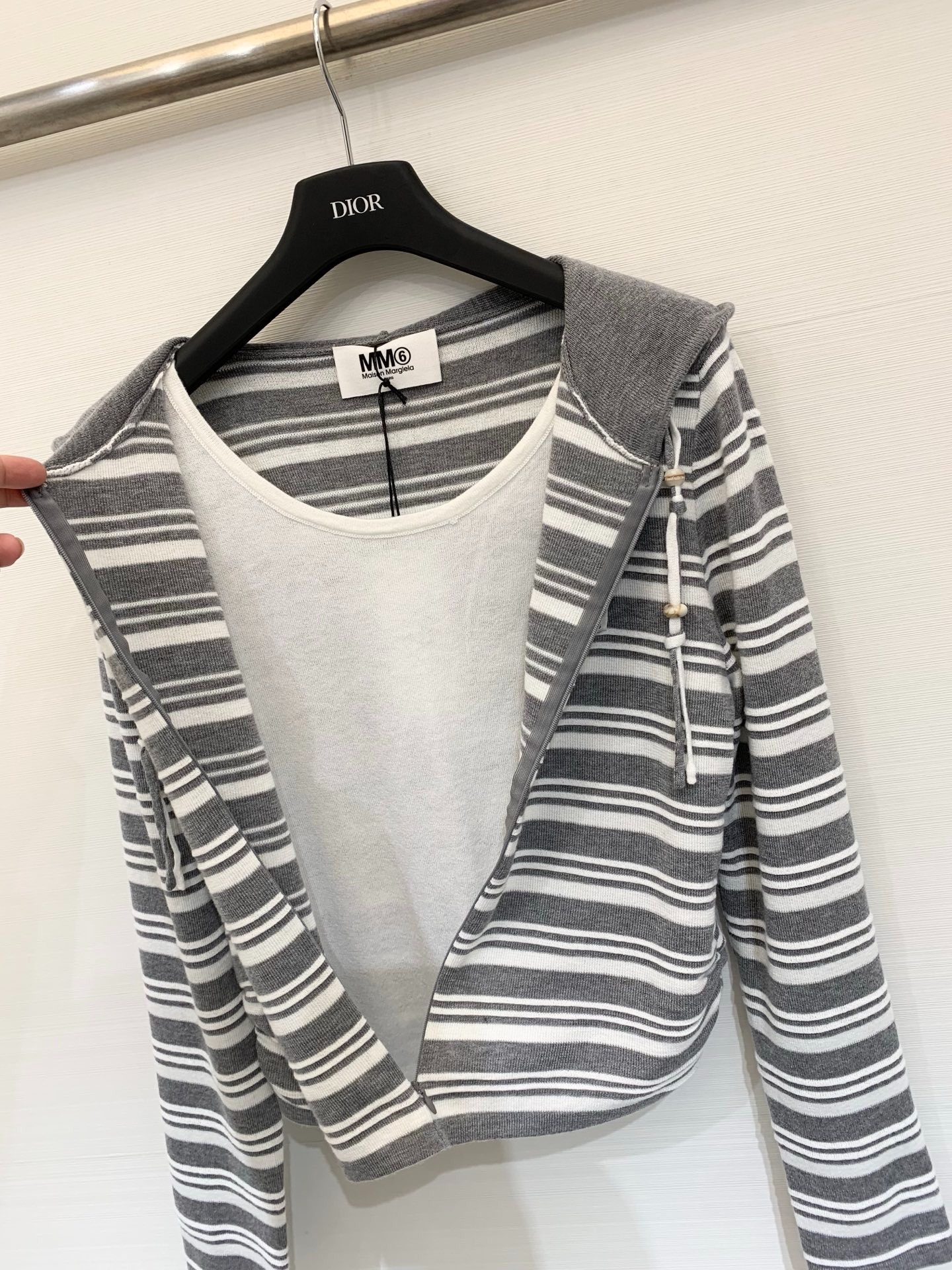 메종마르지엘라 신상 스트라이프 후드 니트