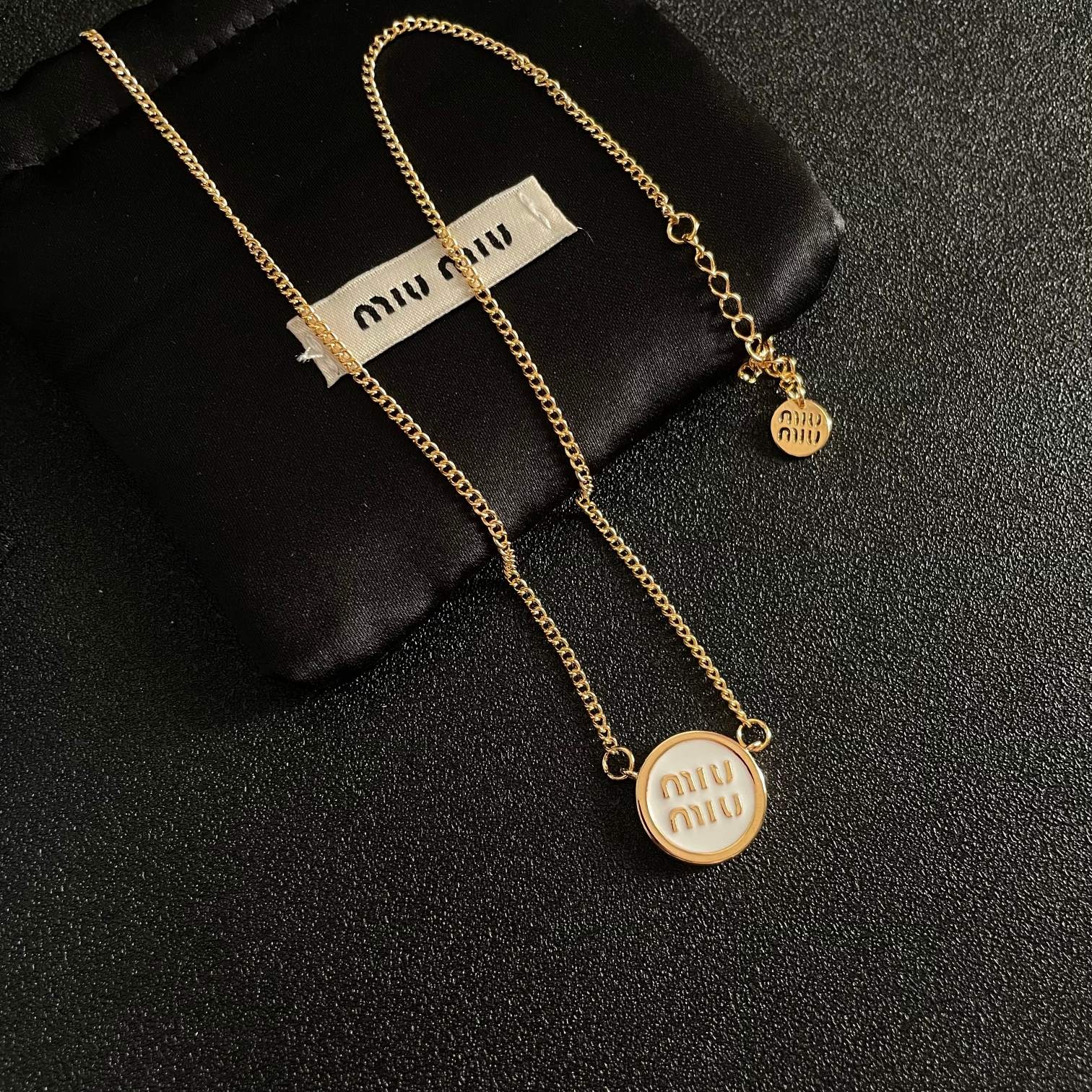 미우미우 이니셜 목걸이