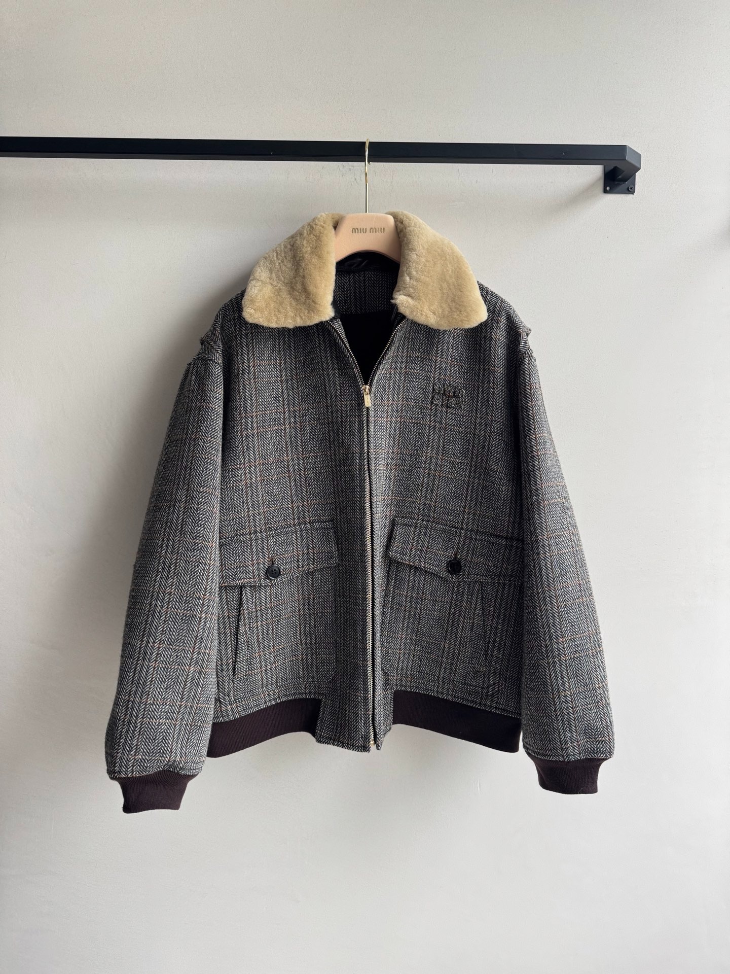 미우미우 신상 양털카라 헤링본 자켓