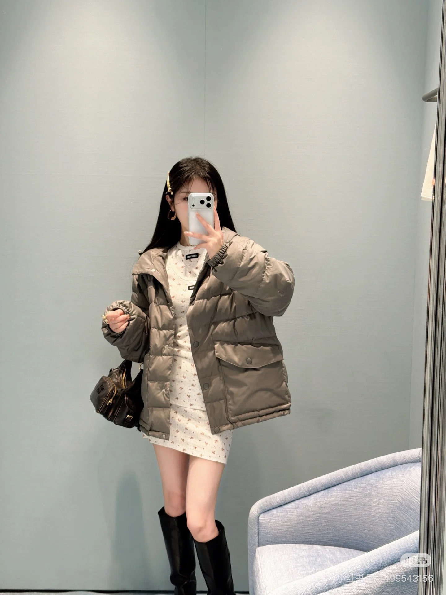 미우미우 25Fw 신상 로고 슬림 후드 패딩