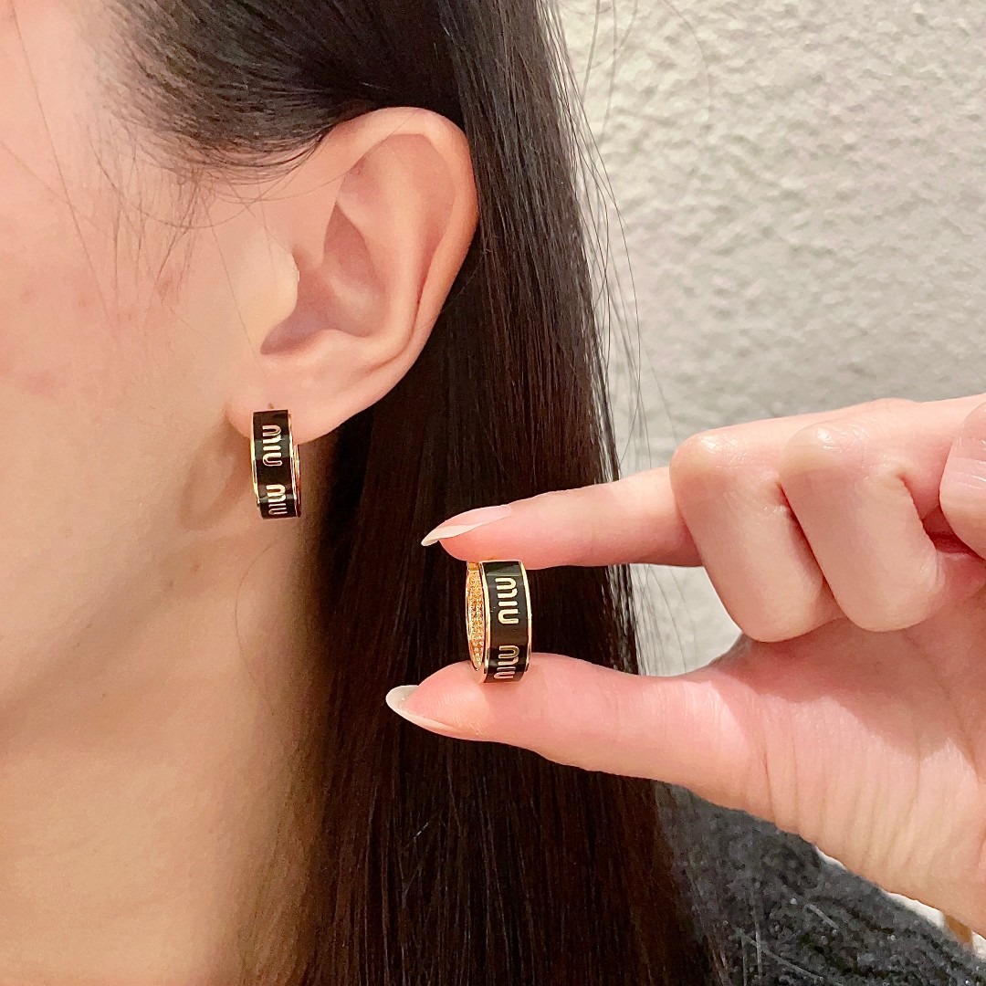 미우미우 귀걸이