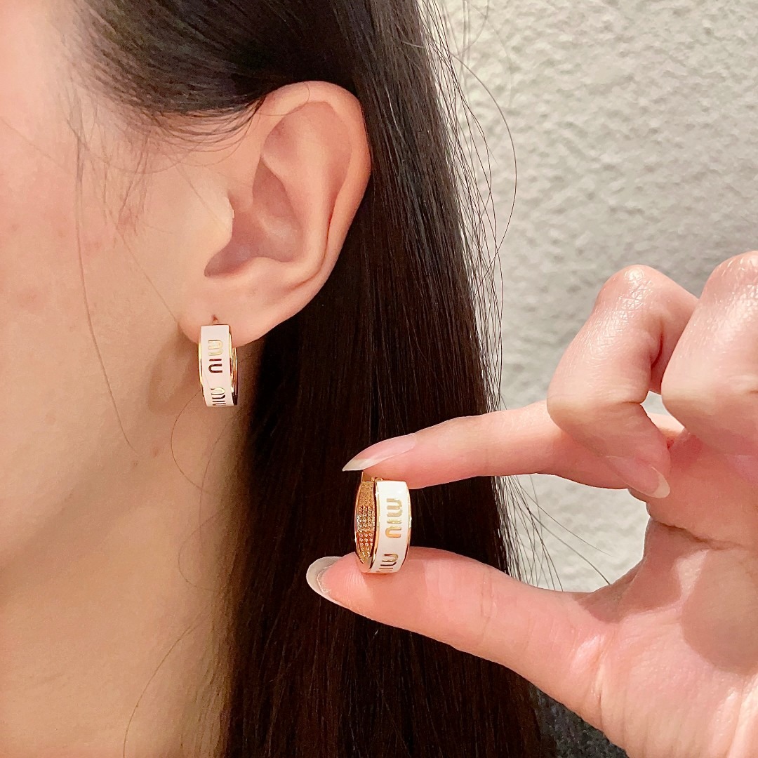 미우미우 귀걸이