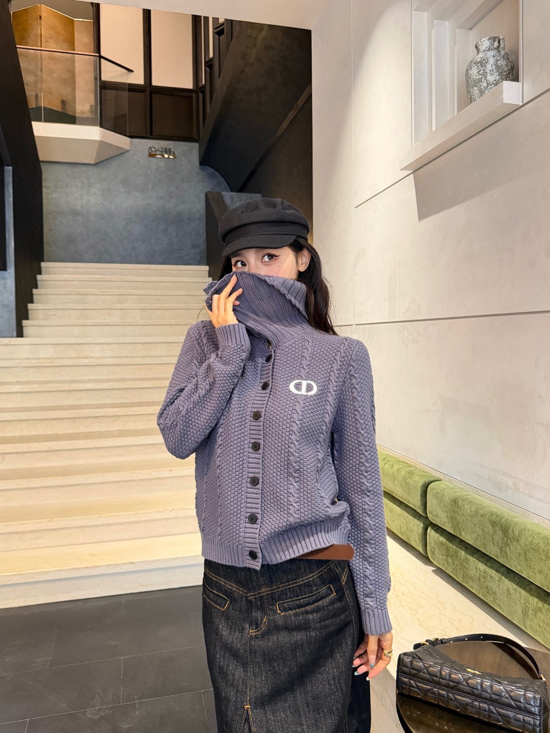 디올 신상 레터링 터틀넥 가디건