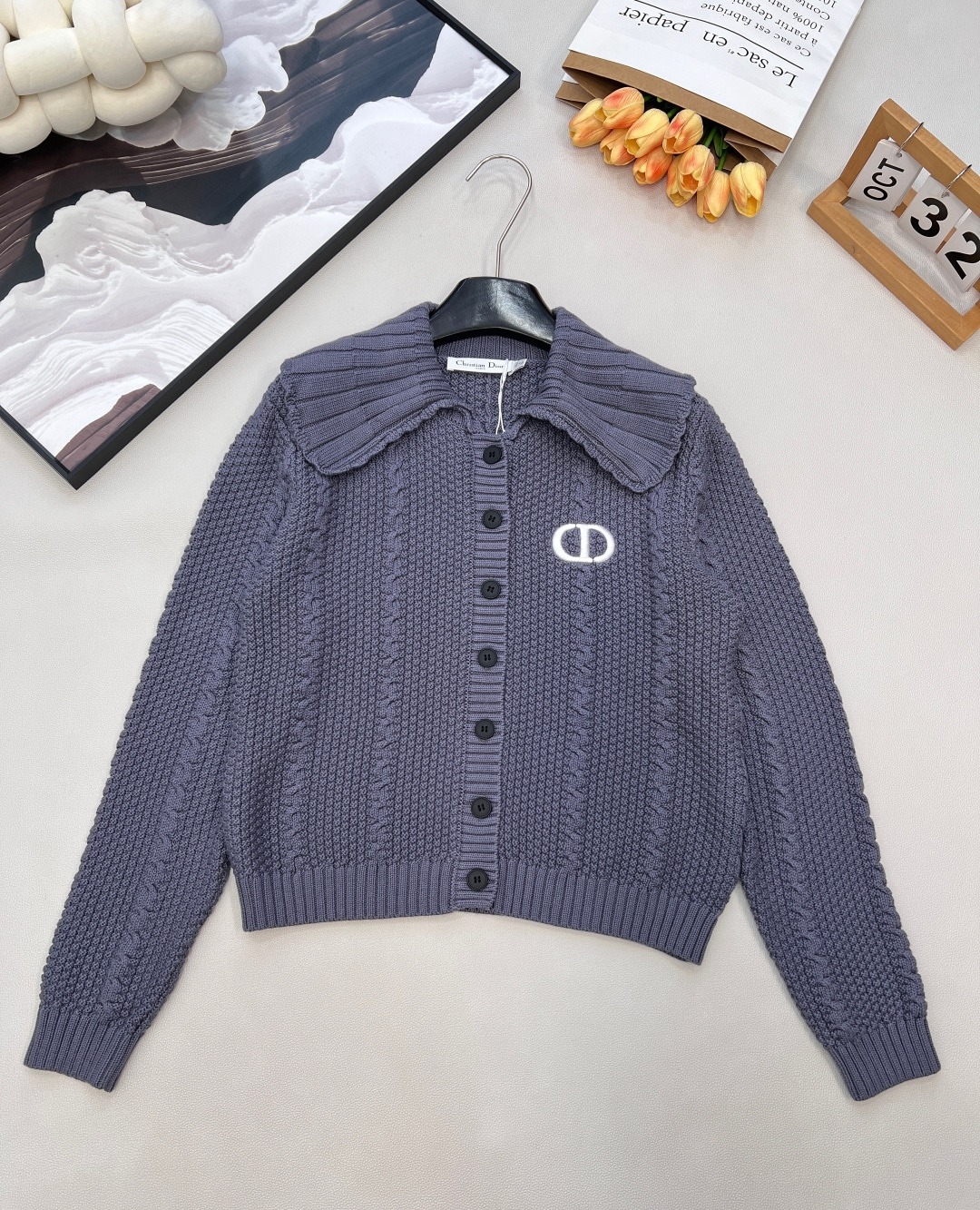 디올 신상 레터링 터틀넥 가디건