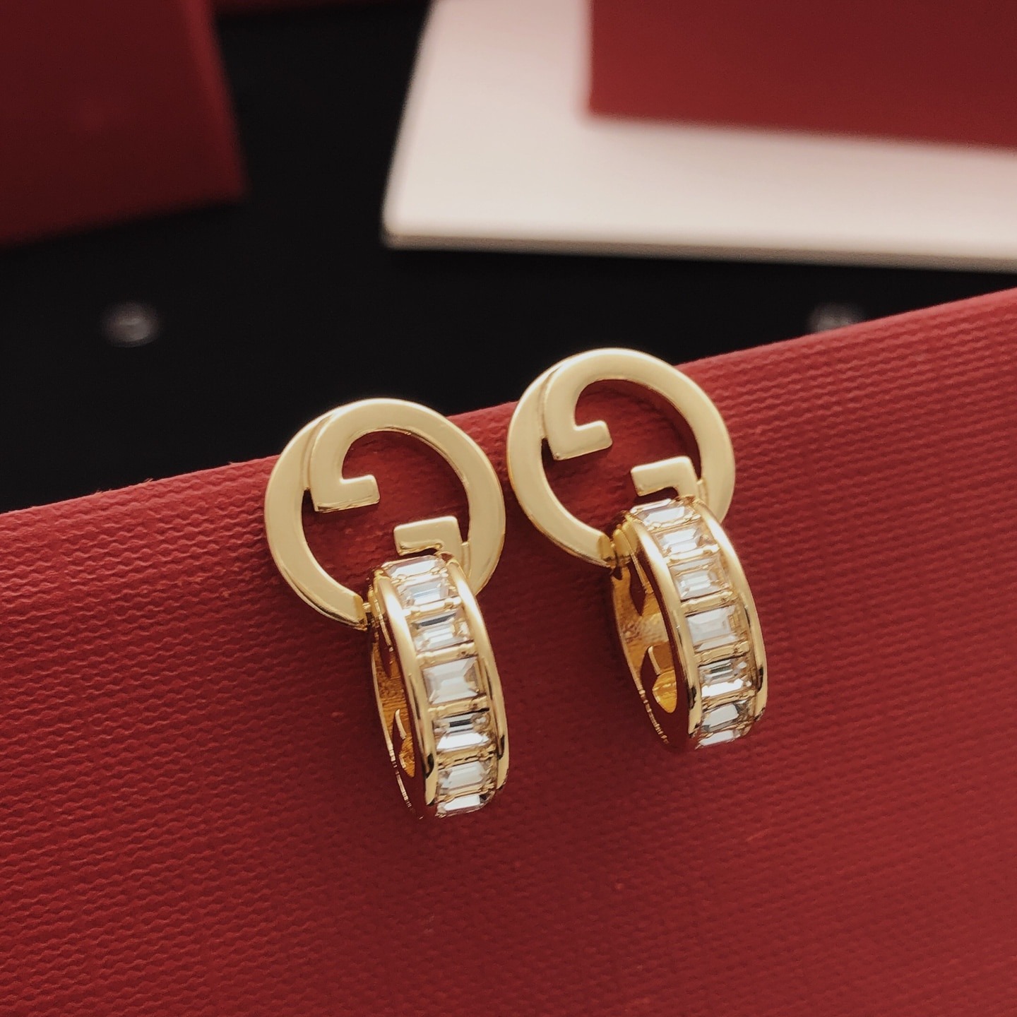 구찌 신상 광택 큐빅 이어링