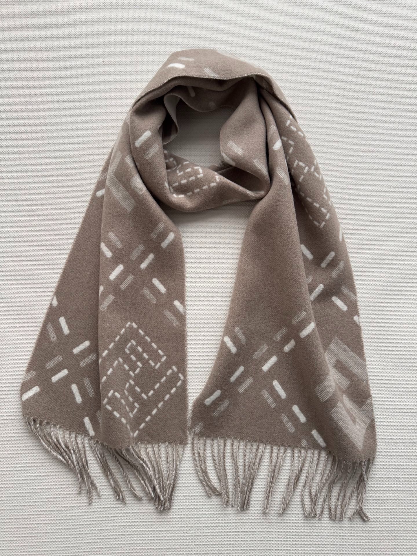 펜디 25A 핸드메이드 울 머플러