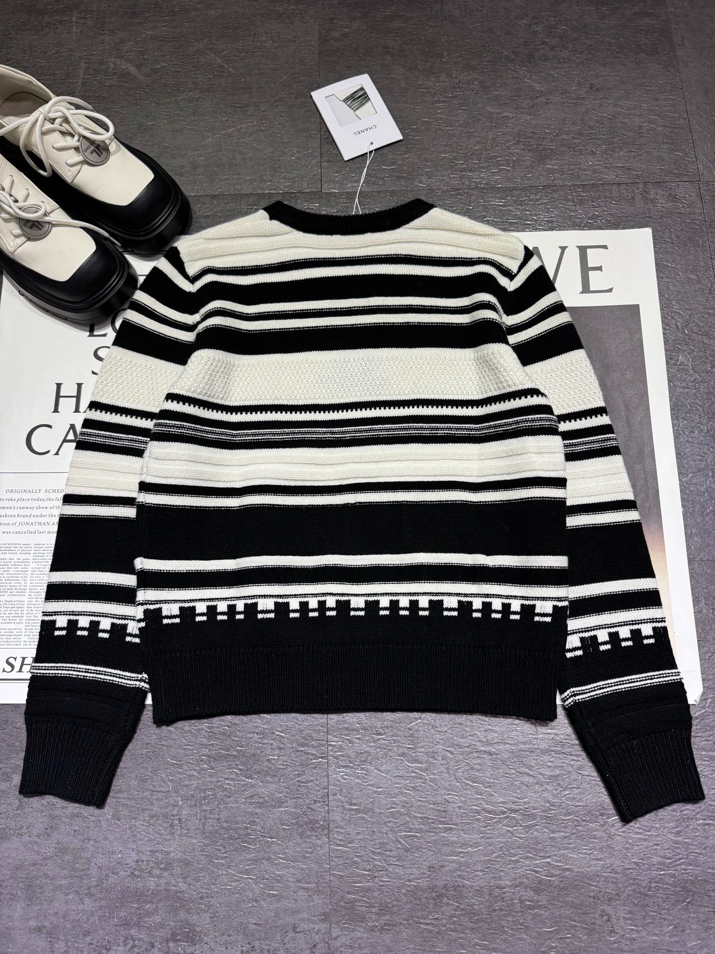 샤넬 스트라이프 풀오버 스웨터
