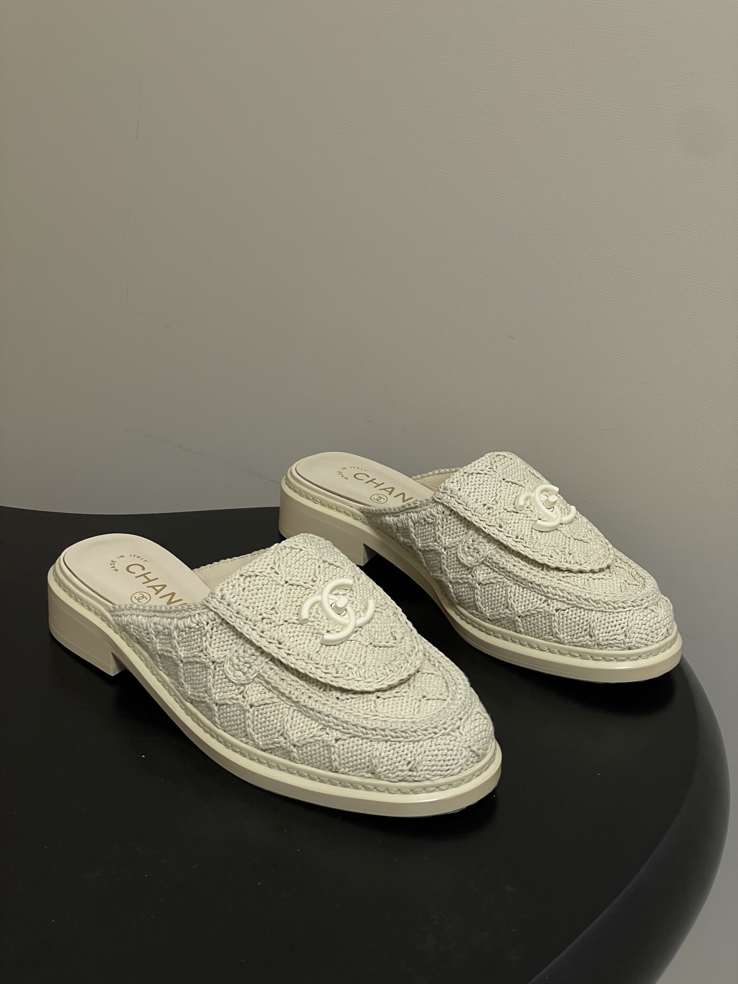 샤넬 신상 클래식 세미 슬리퍼