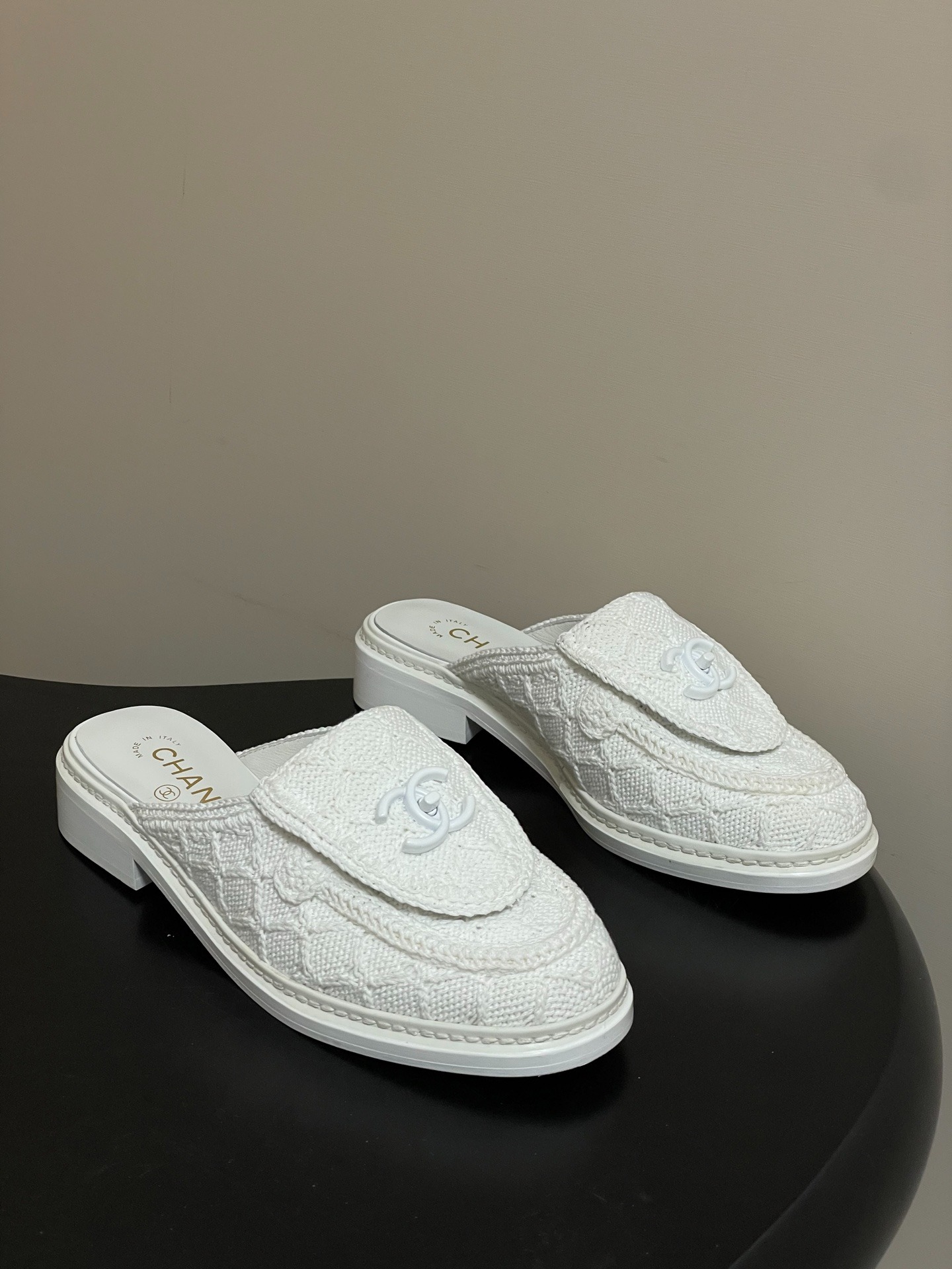 샤넬 신상 클래식 세미 슬리퍼