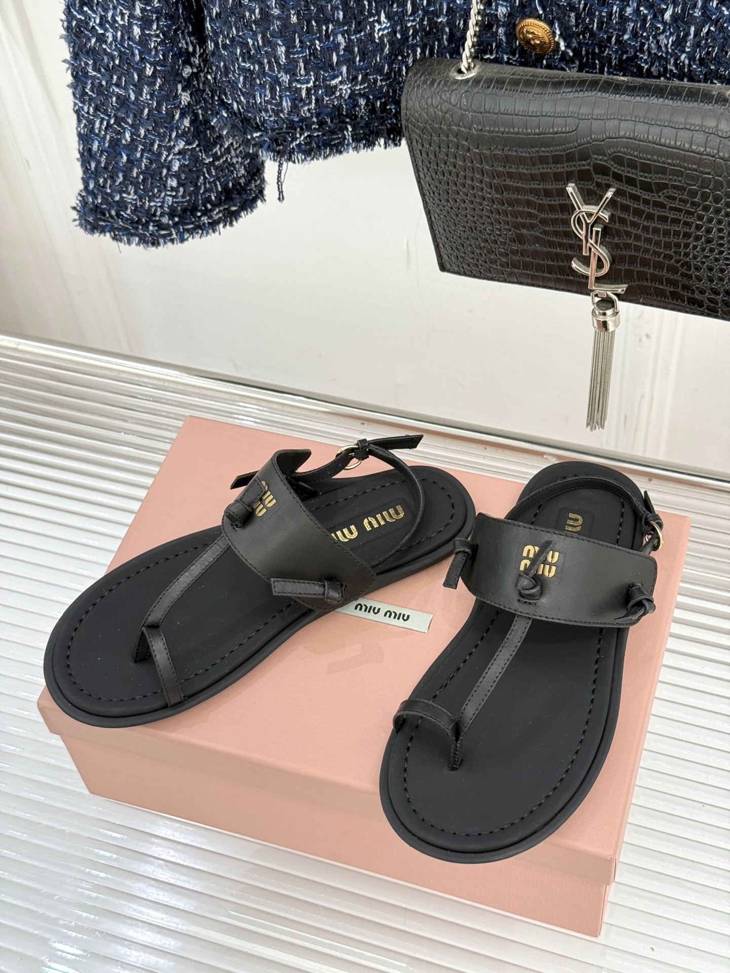 미우미우 26WF 봄 신상 플랫