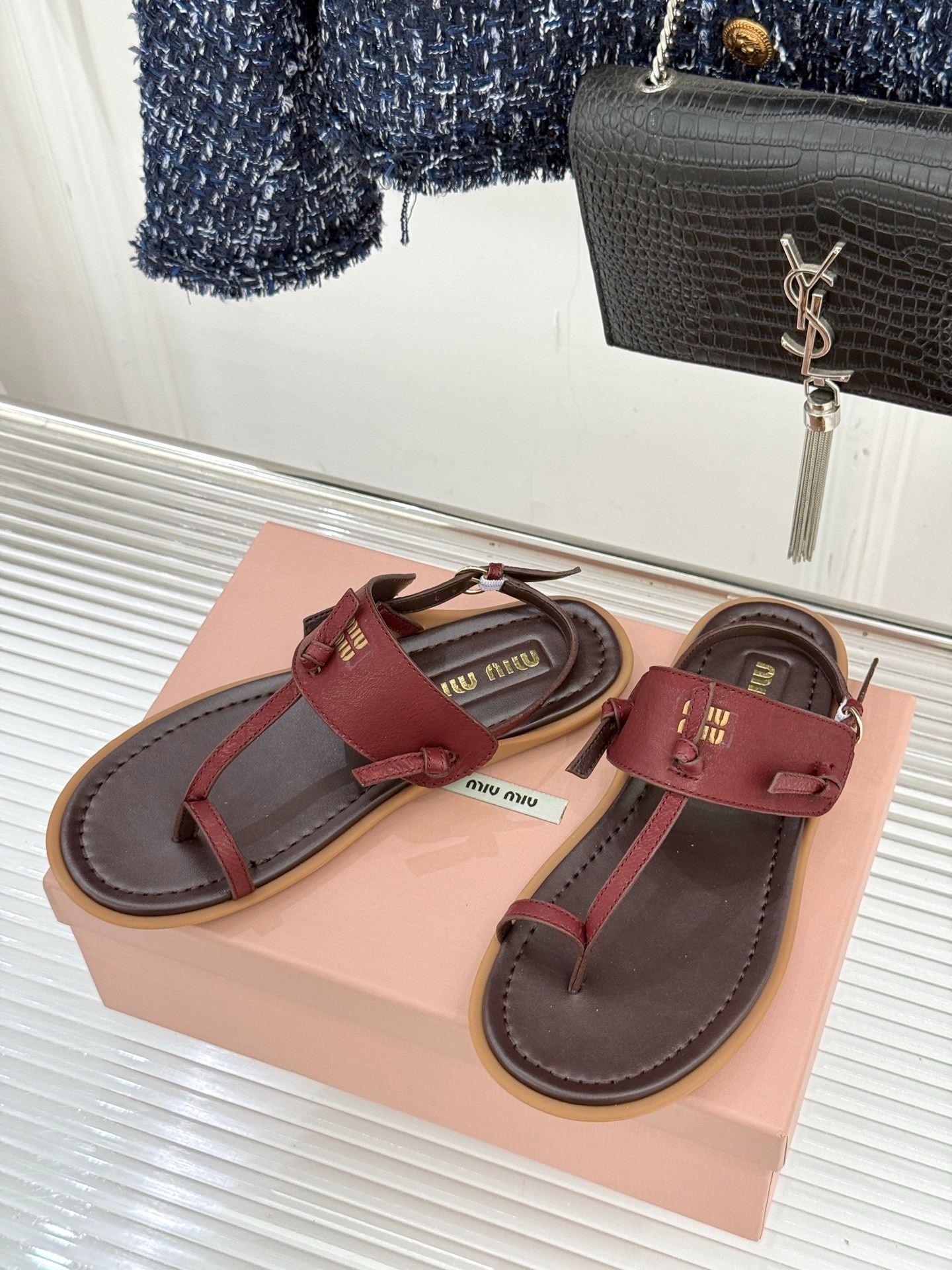 미우미우 26WF 봄 신상 플랫