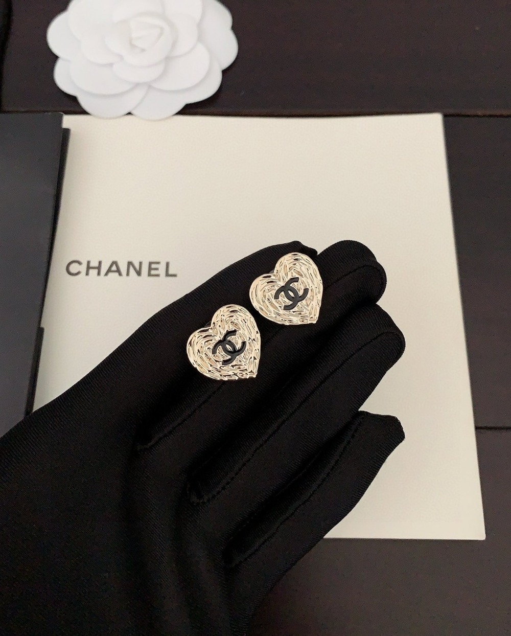 샤넬 최신 하트 cc 귀걸이