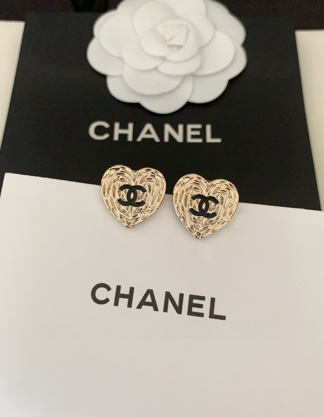 샤넬 최신 하트 cc 귀걸이
