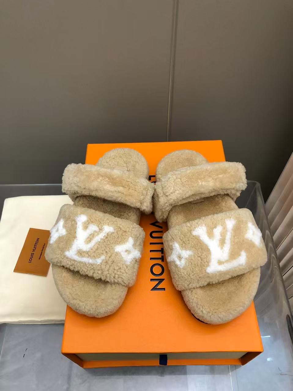 루이비통 신상 파세오 컴포트 뮬