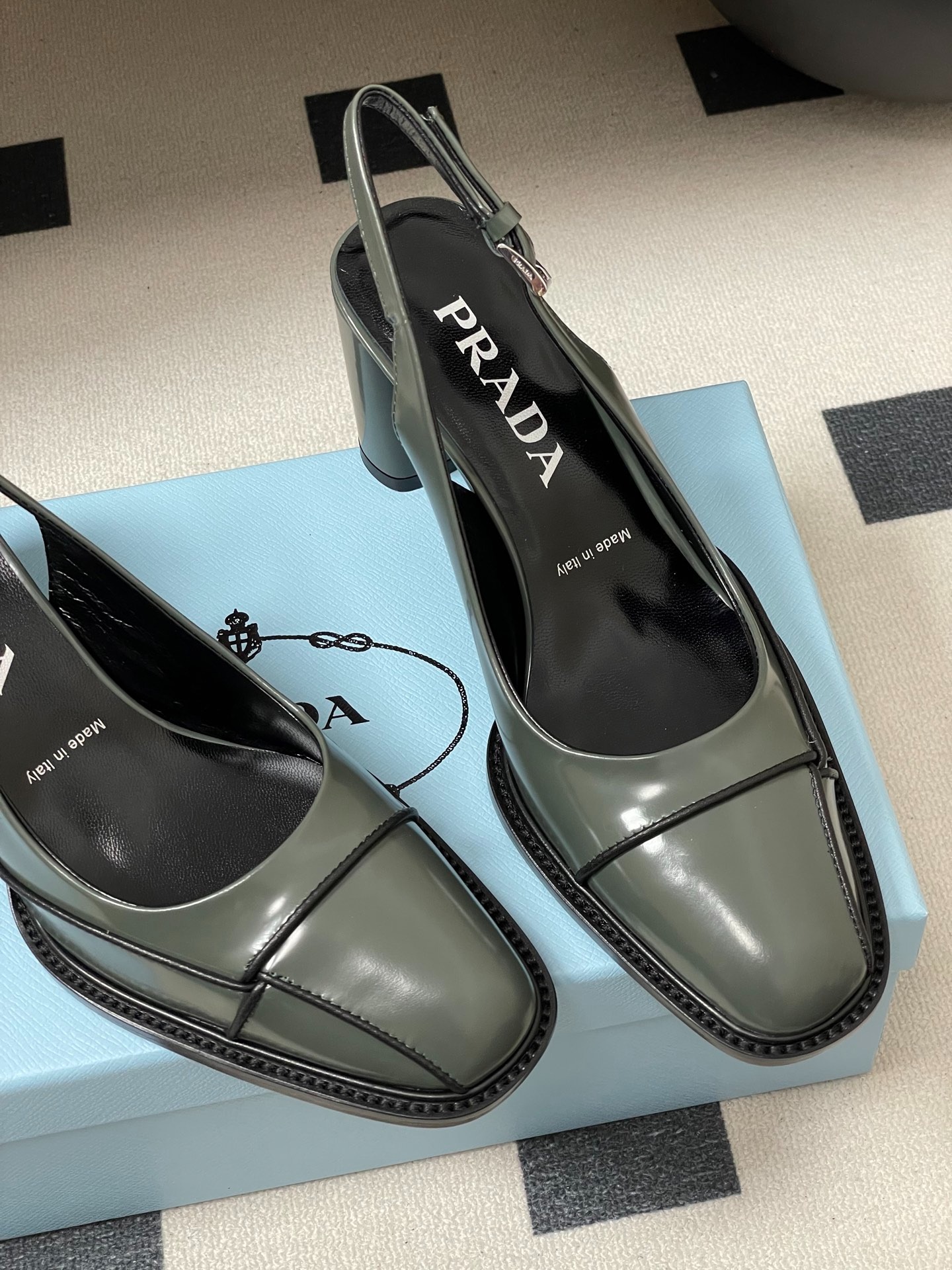 프라다 빈티지 볼링 스티치 힐