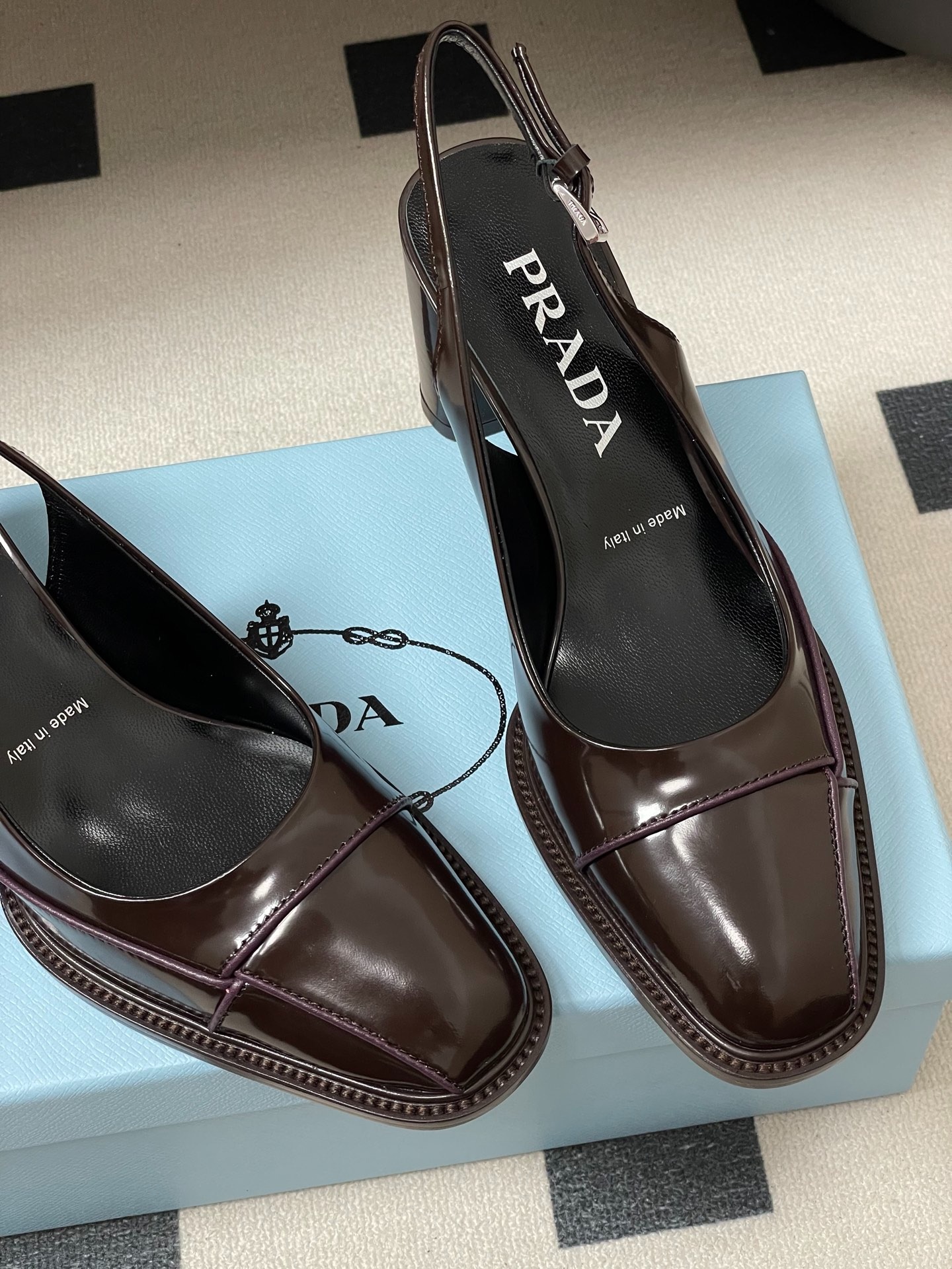 프라다 빈티지 볼링 스티치 힐