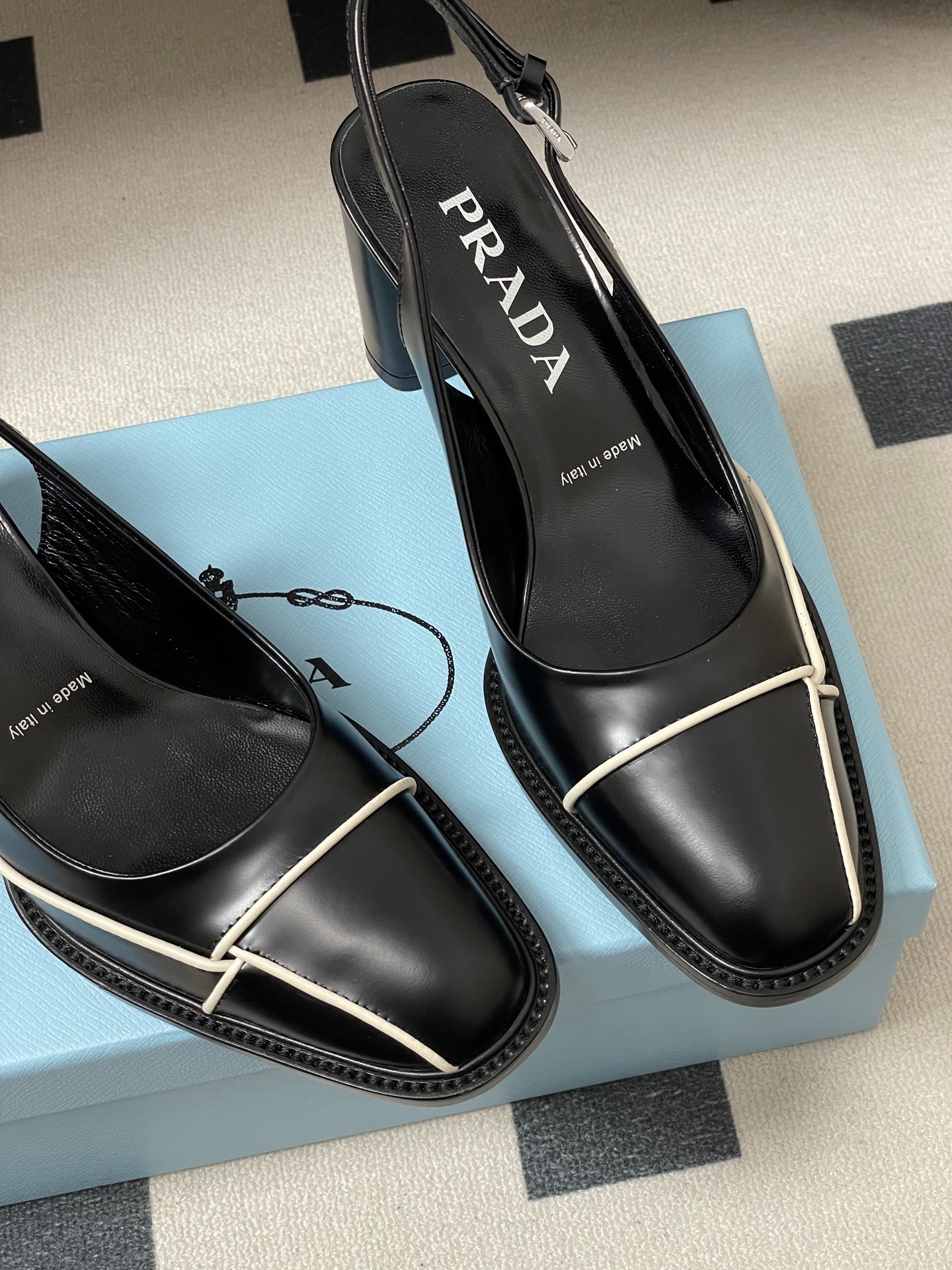 프라다 빈티지 볼링 스티치 힐