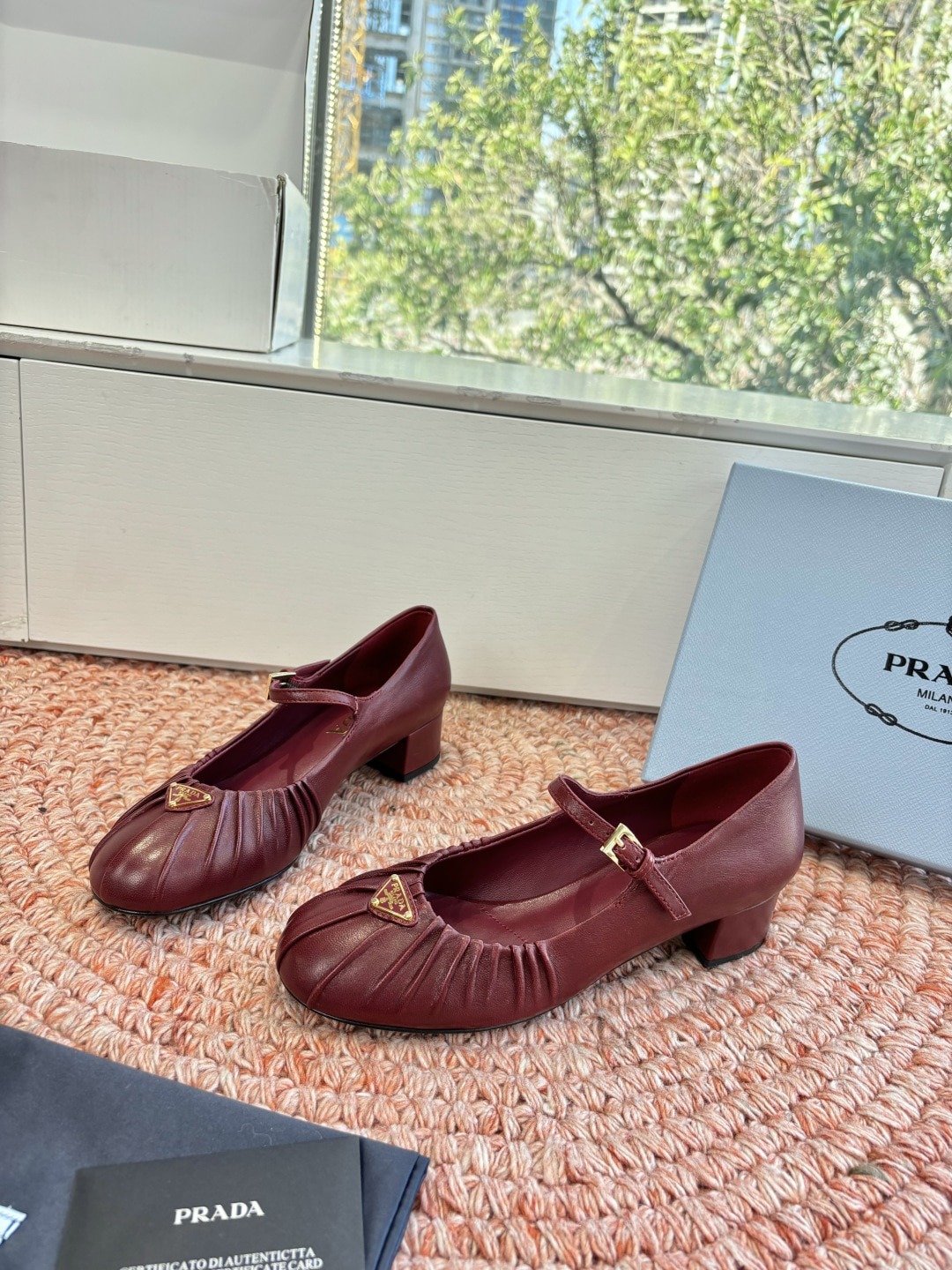 프라다 26WF 신상 통굽 메리제인 단화