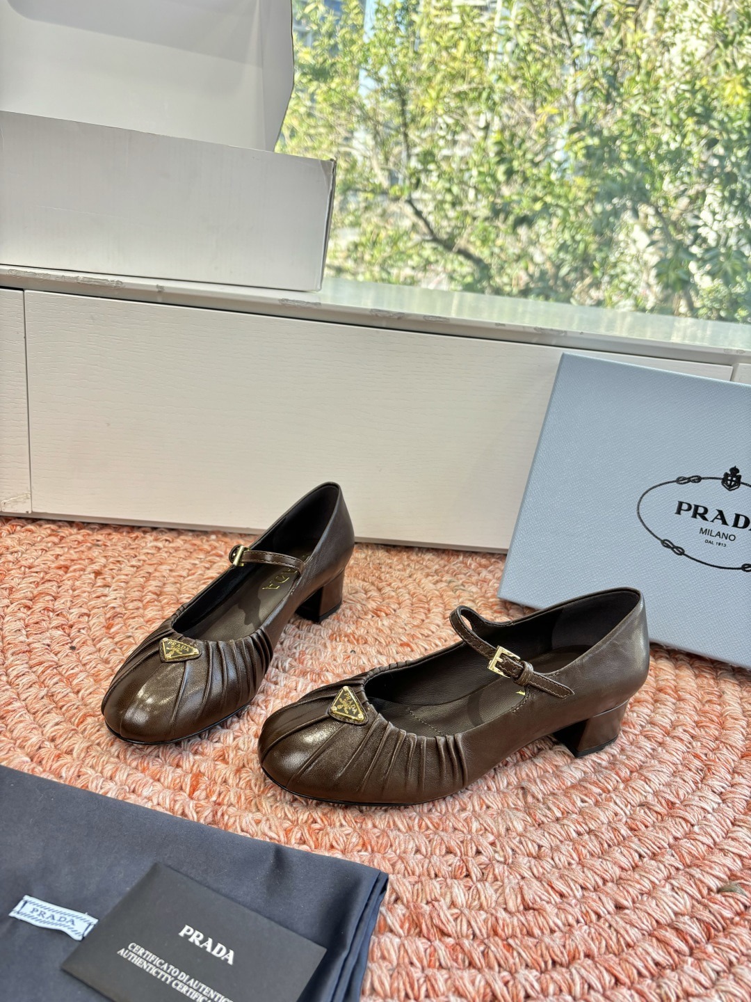 프라다 26WF 신상 통굽 메리제인 단화