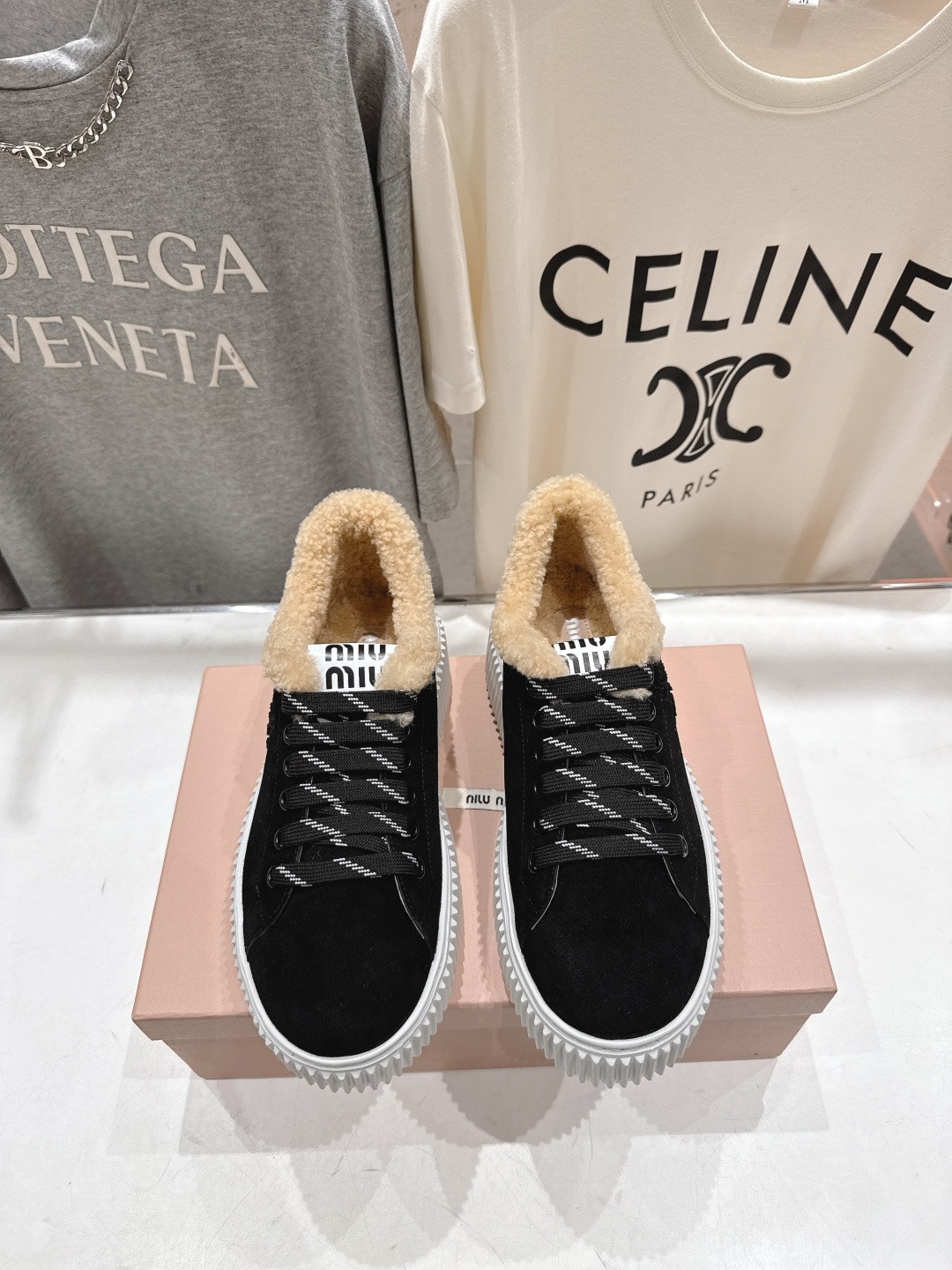 미우미우 25ss 신상 스트랩 통굽 스니커즈