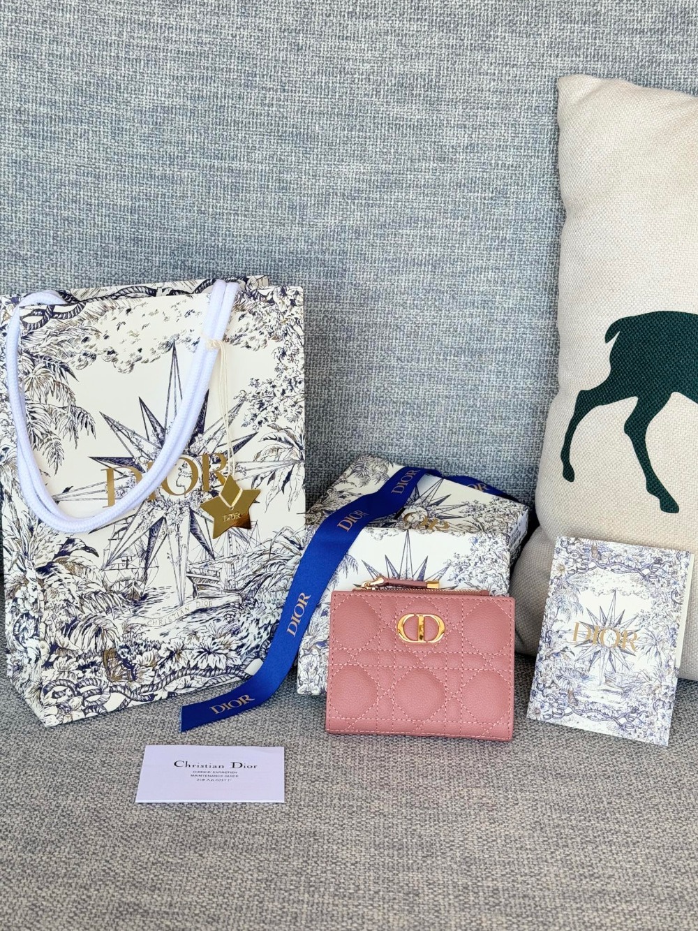 디올 카로 달리아 지갑 까나쥬 S5173UBHZ