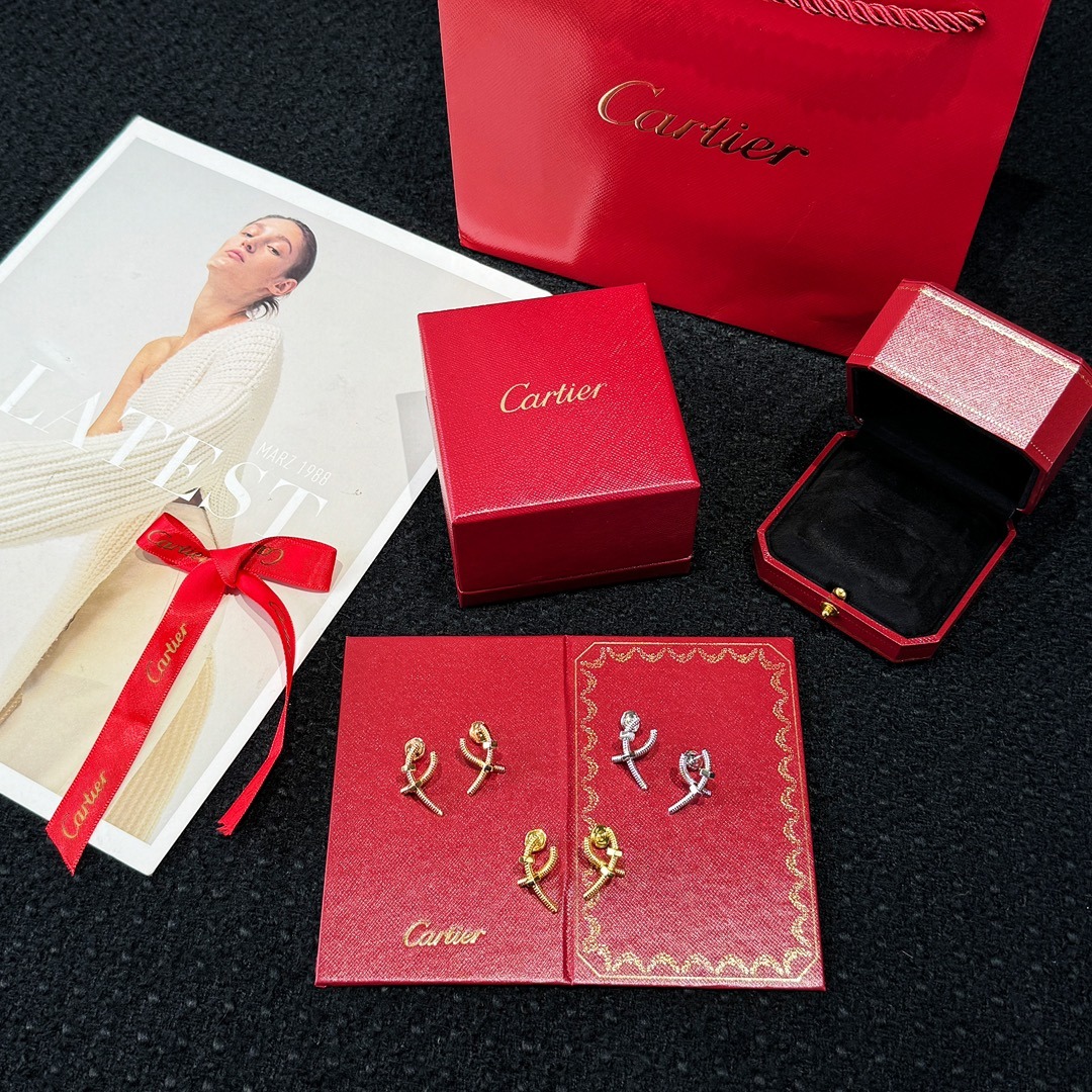 까르띠에 크로스 너트 귀걸이