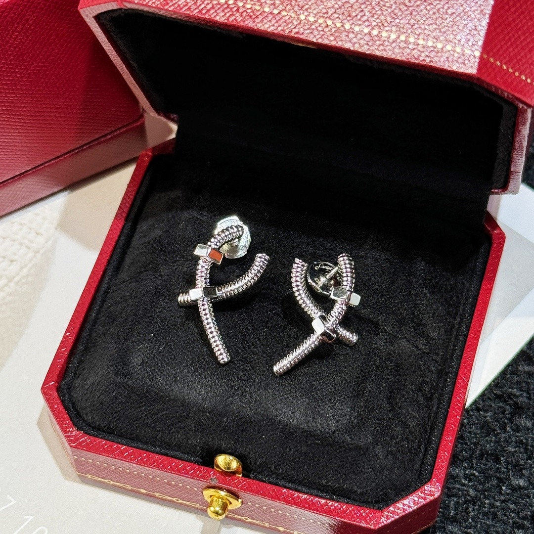 까르띠에 크로스 너트 귀걸이