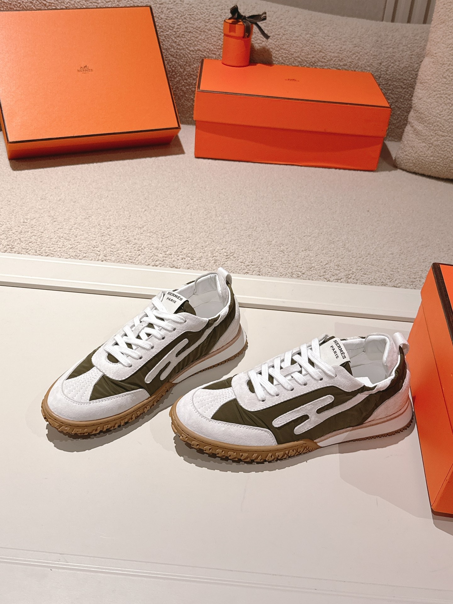 에르메스 스웨이드 스니커즈