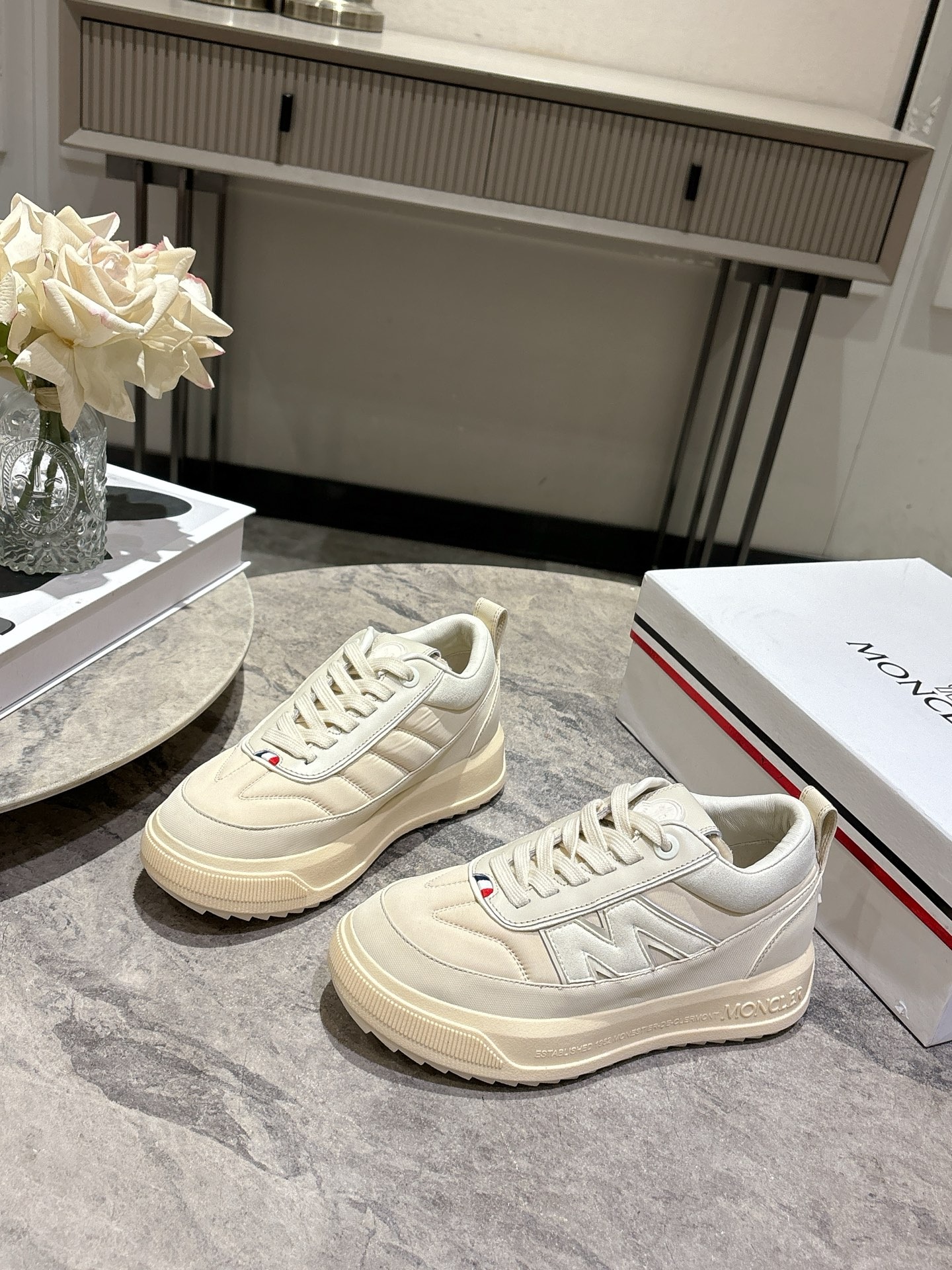 몽클레어 알티브 누벅 스웨이드 스니커즈