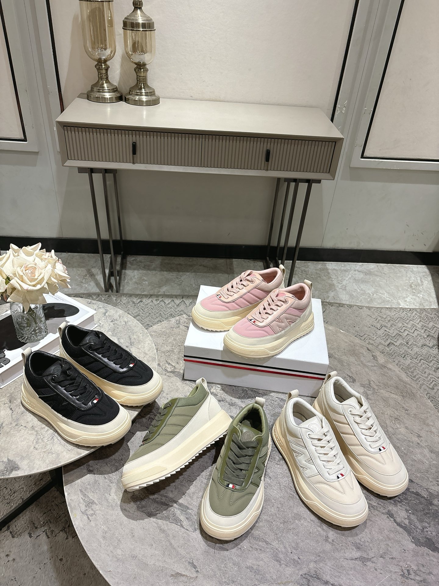 몽클레어 알티브 누벅 스웨이드 스니커즈