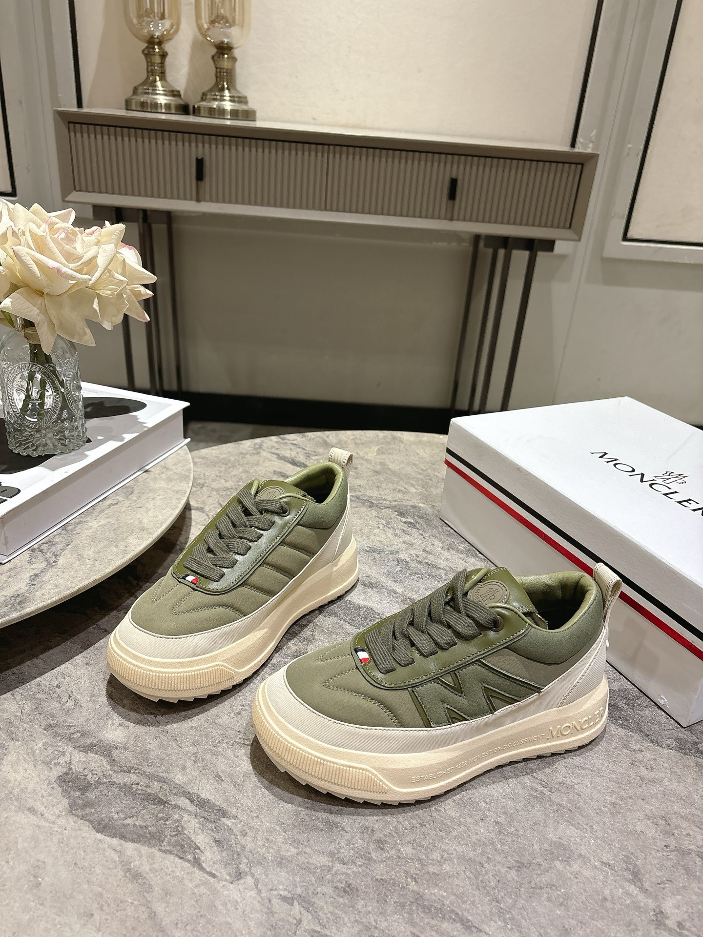 몽클레어 알티브 누벅 스웨이드 스니커즈