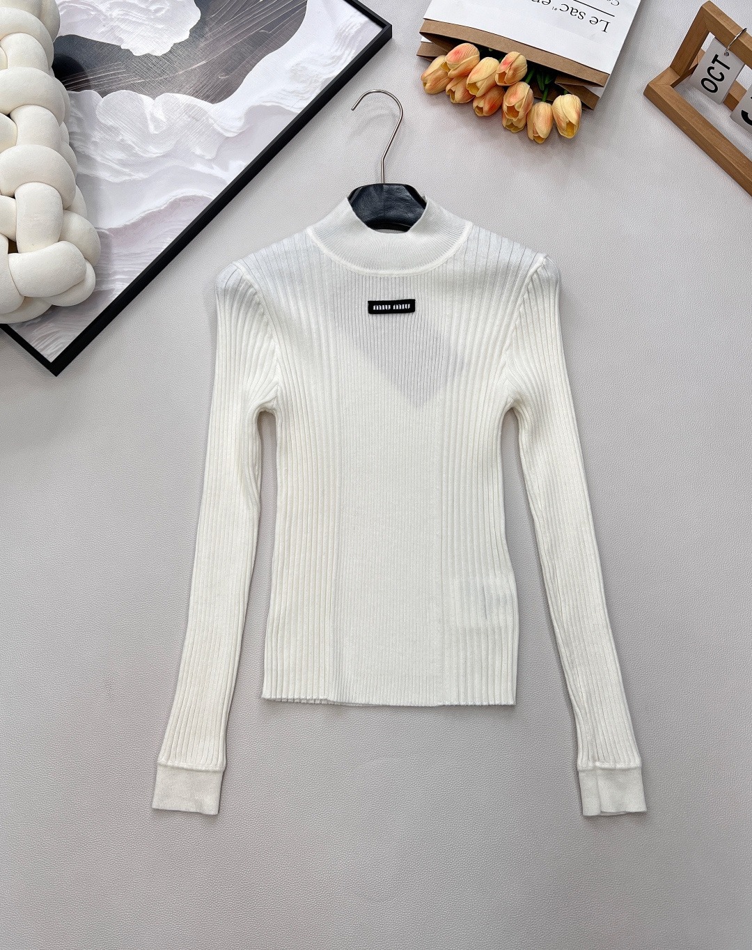 미우미우 25FW 신상 로고 캐시미어 니트