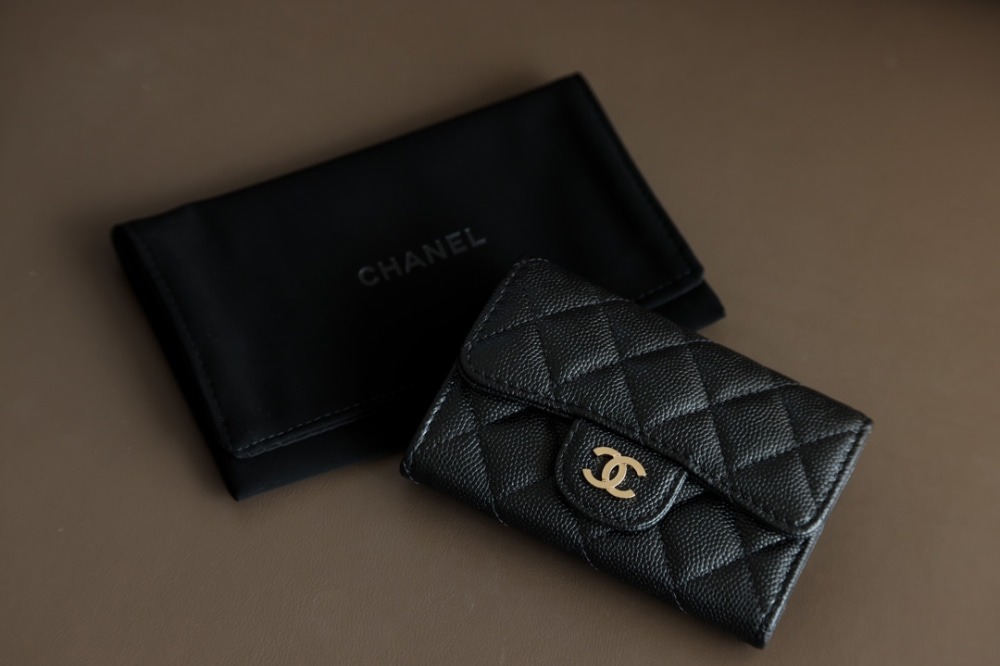 샤넬 클래식 똑딱이 플랩 카드 지갑 캐비어 AP0214