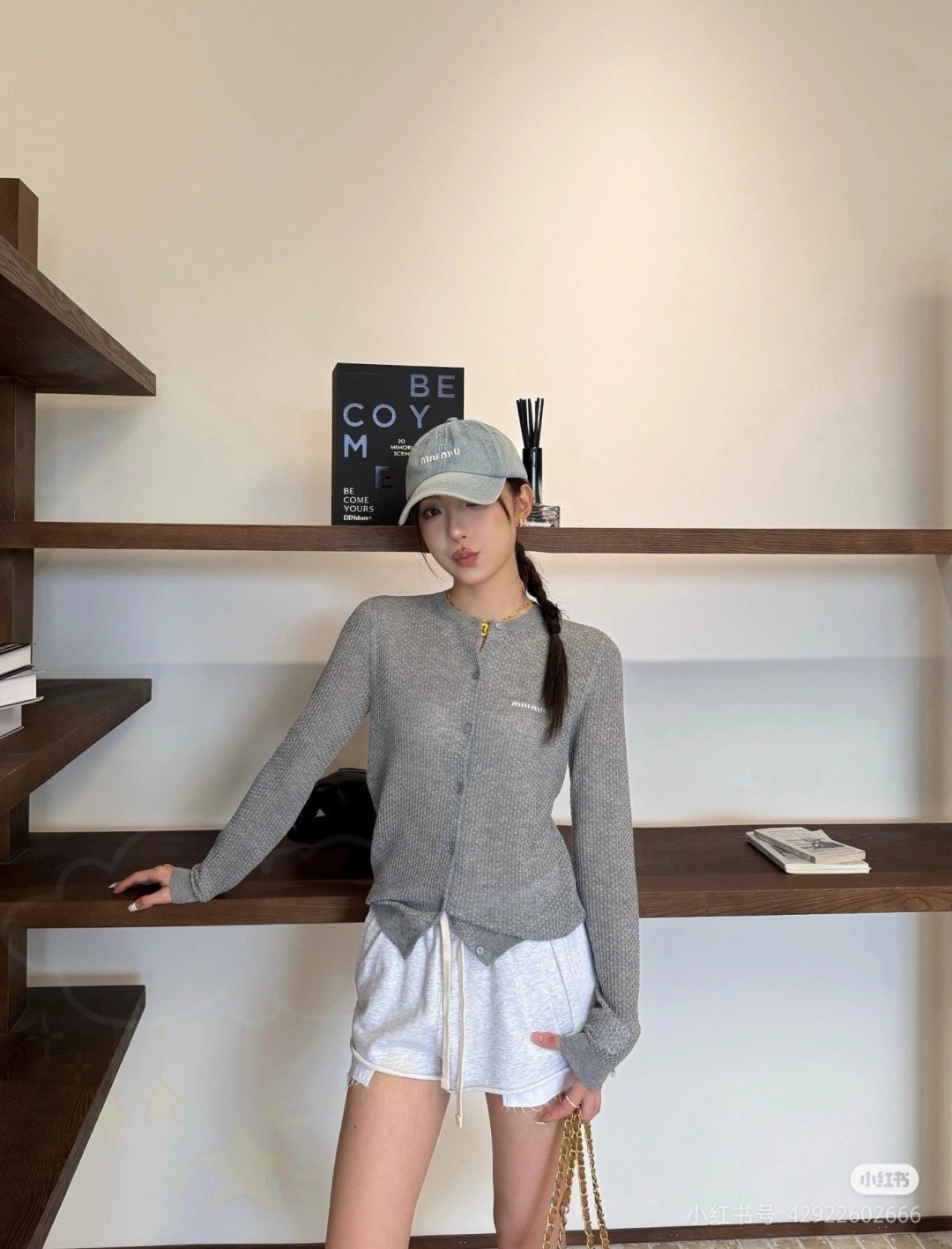 미우미우 신상 레터링 로고 가디건