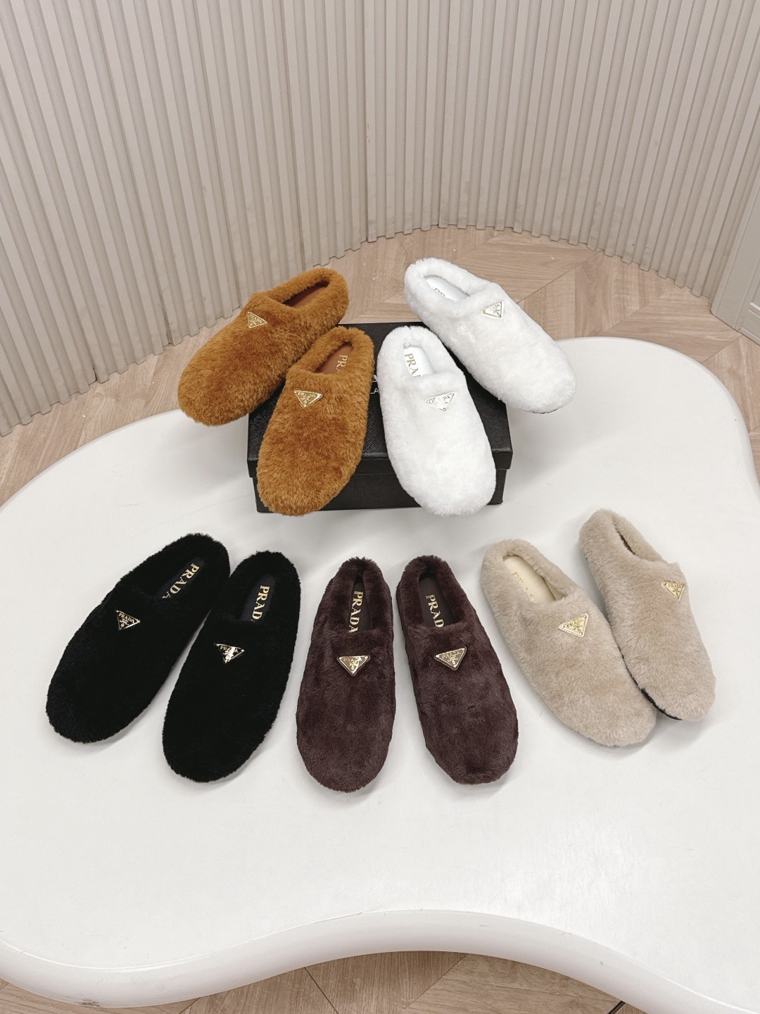 프라다 25 신상 털 세미 슬리퍼