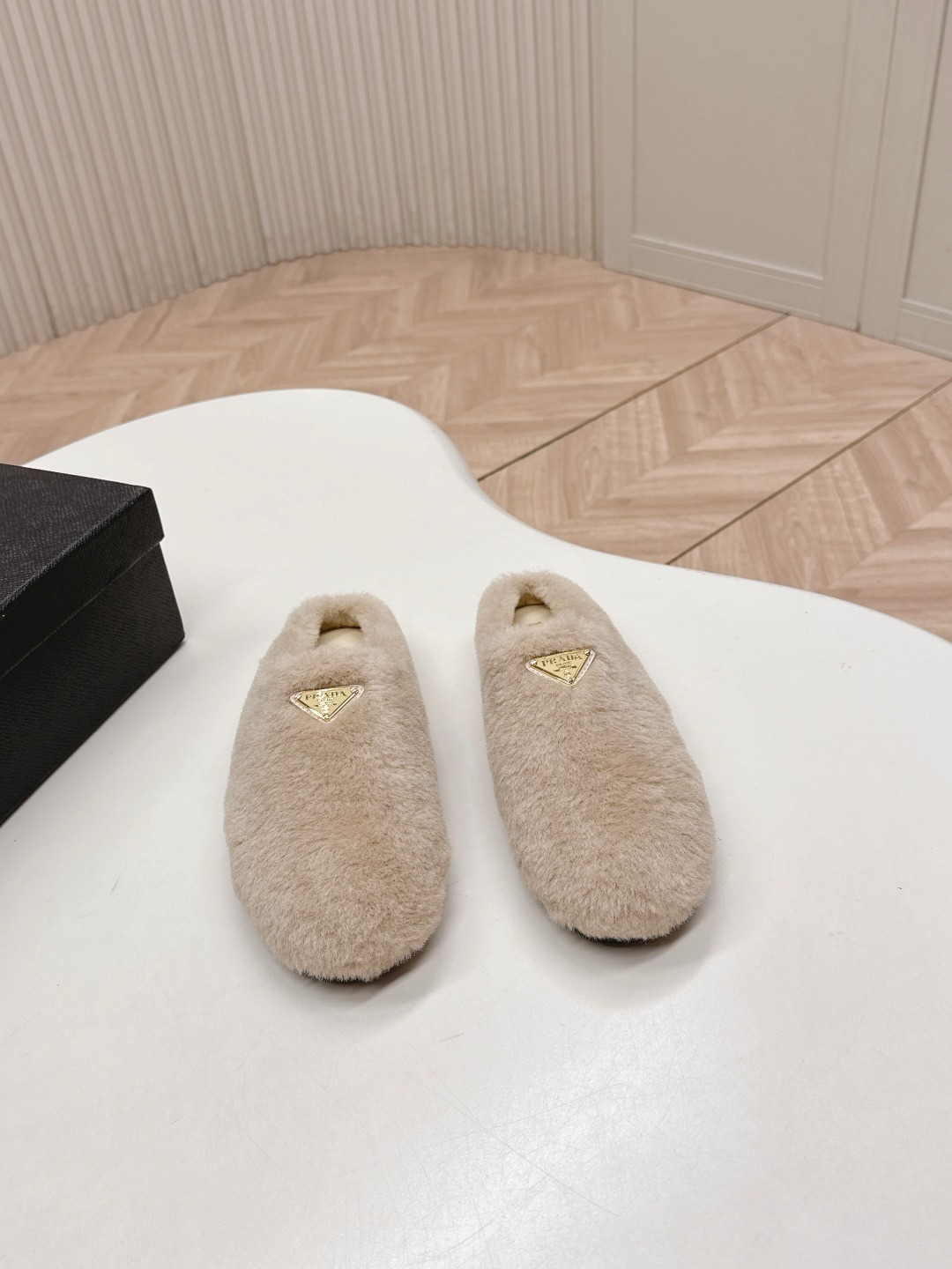 프라다 25 신상 털 세미 슬리퍼