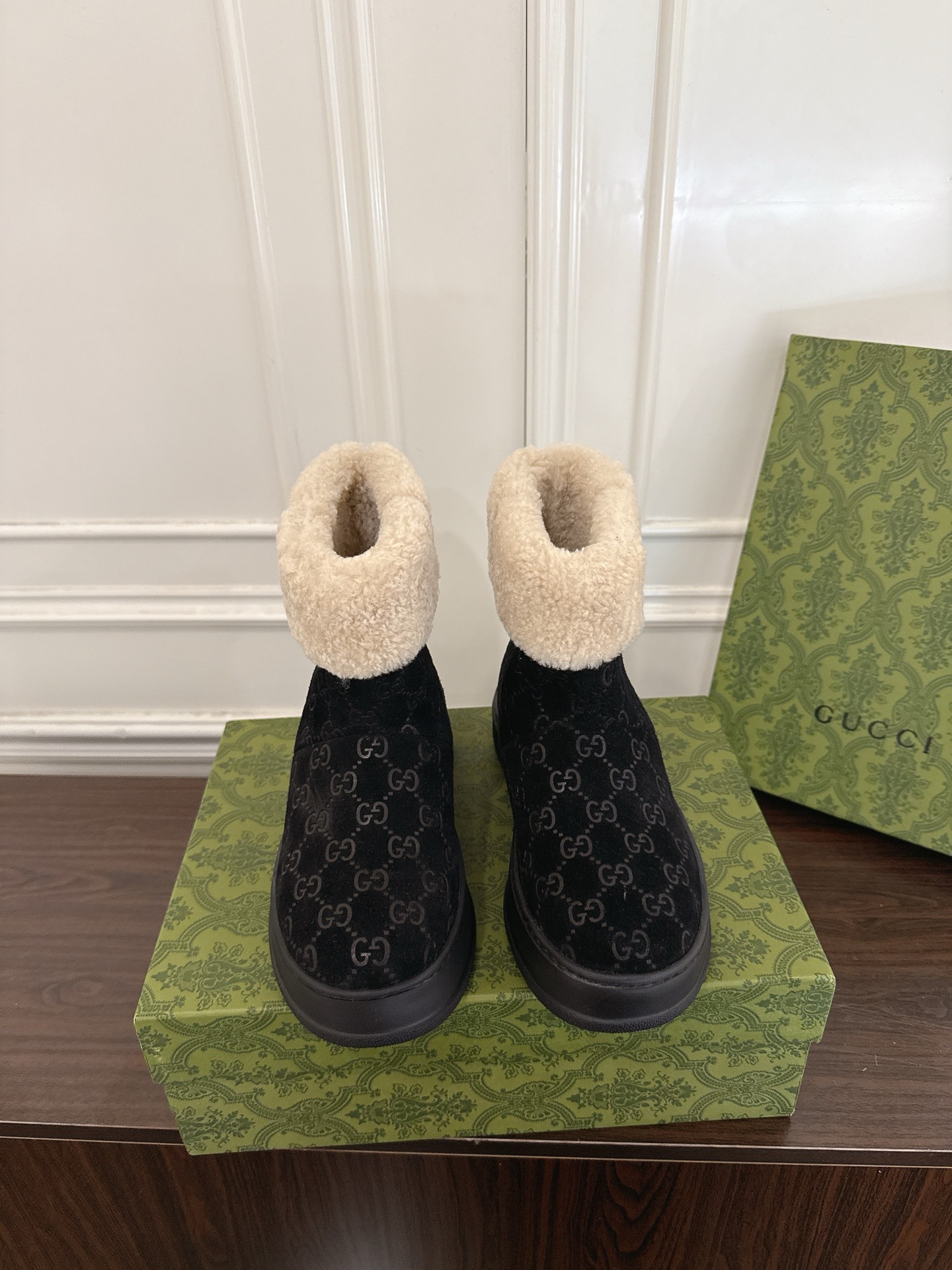 구찌 신상 양털 앵클부츠