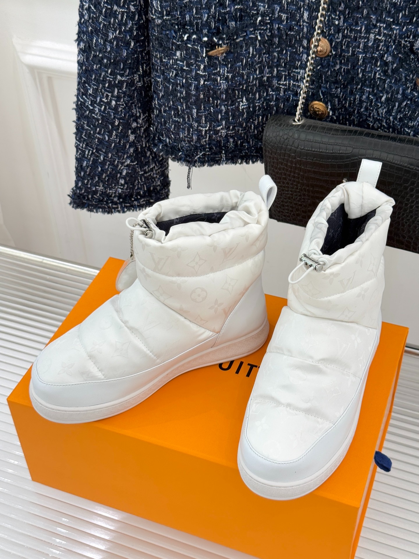 루이비통 클래식 필로우 패딩 부츠