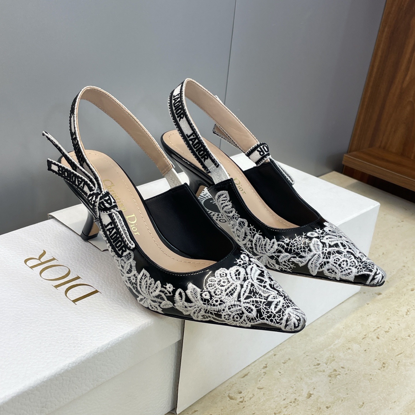 디올 26 스트랩 백 샌들