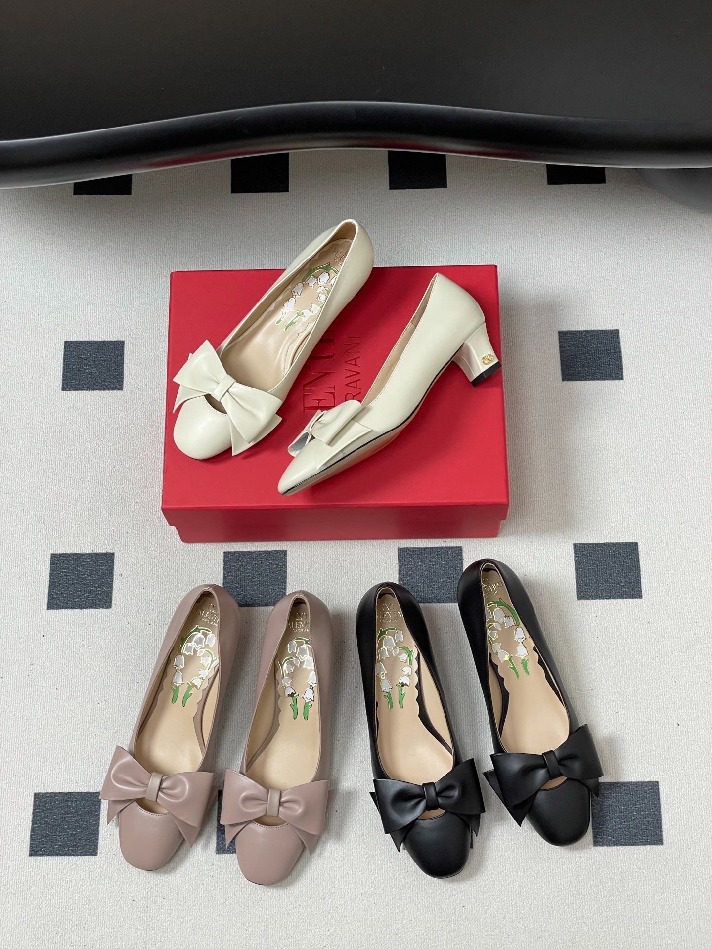 발렌티노 리본 스퀘어 단화