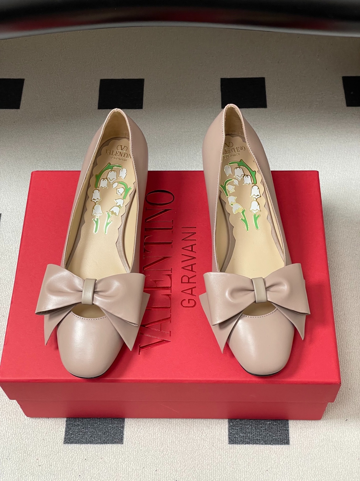 발렌티노 리본 스퀘어 단화