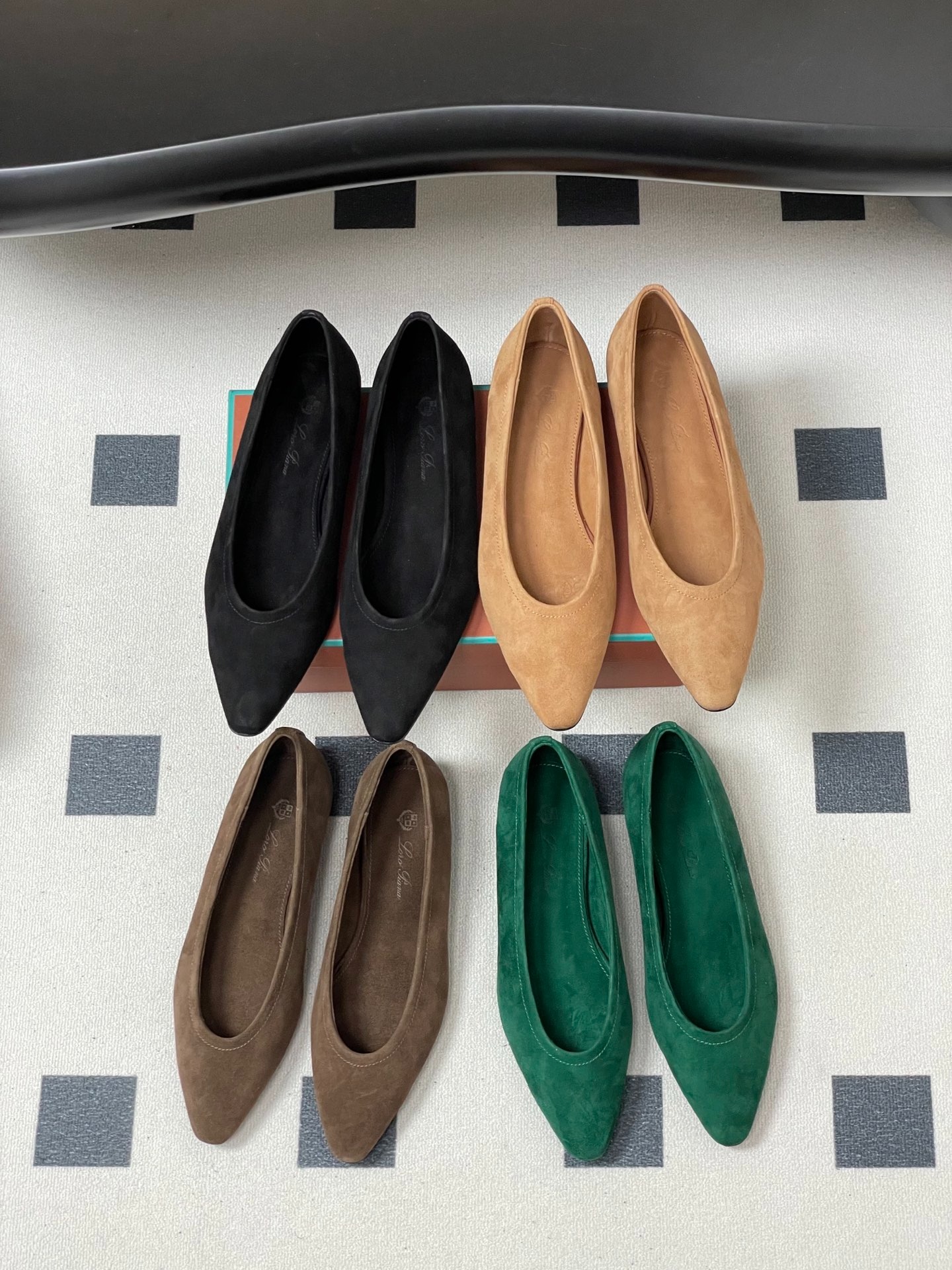 로로피아나 26s 신상 프리물라 플랫 스웨이드 단화