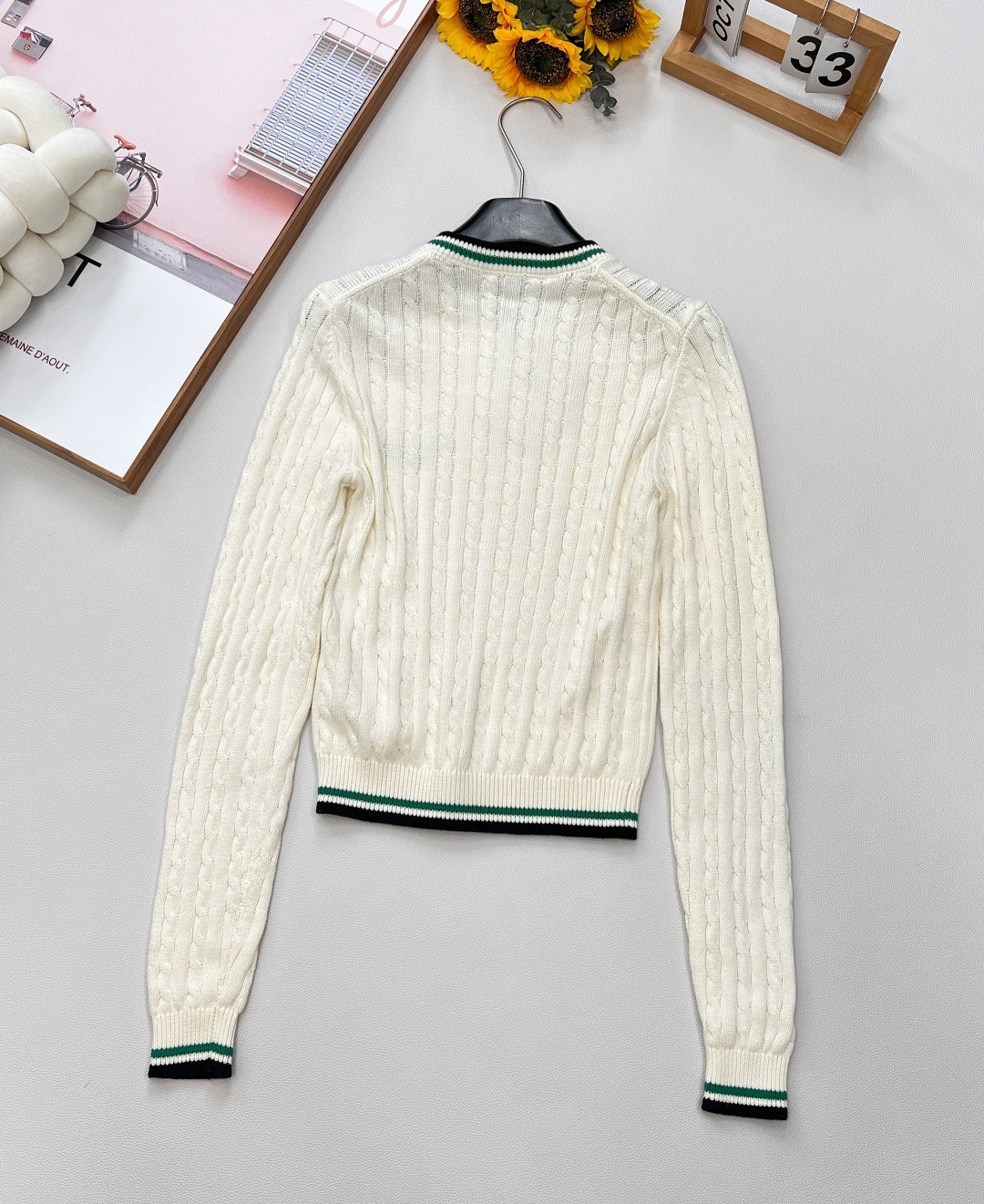 디올 신상 꽈배기 니트