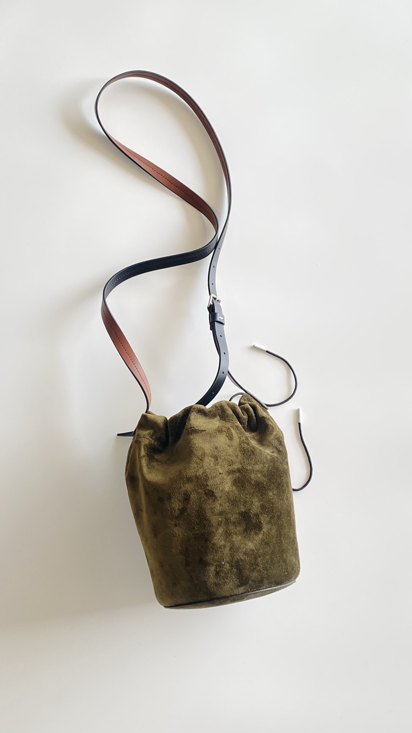 메종마르지엘라 신상 드로스트링 버킷백